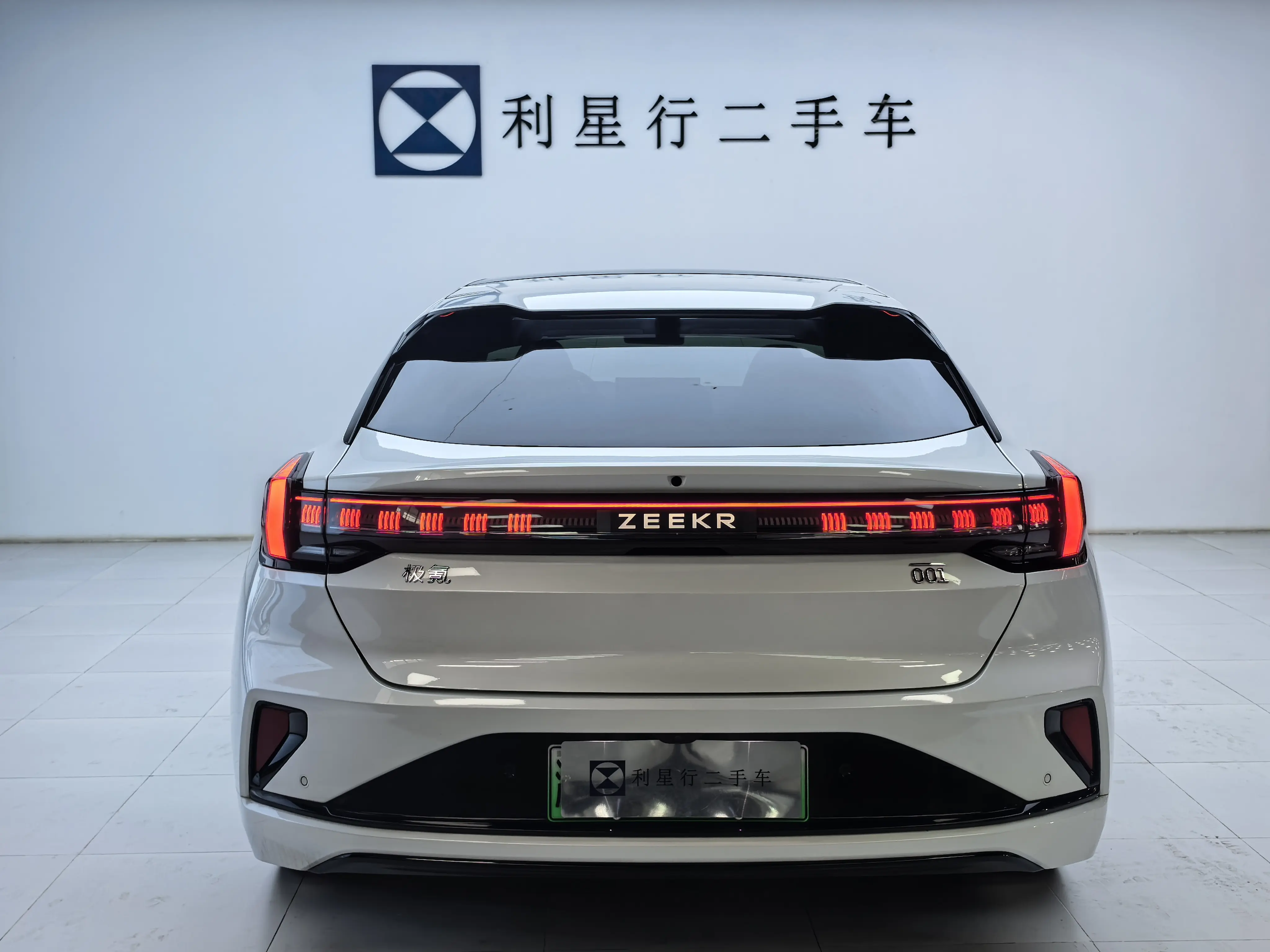 ZEEKR 001