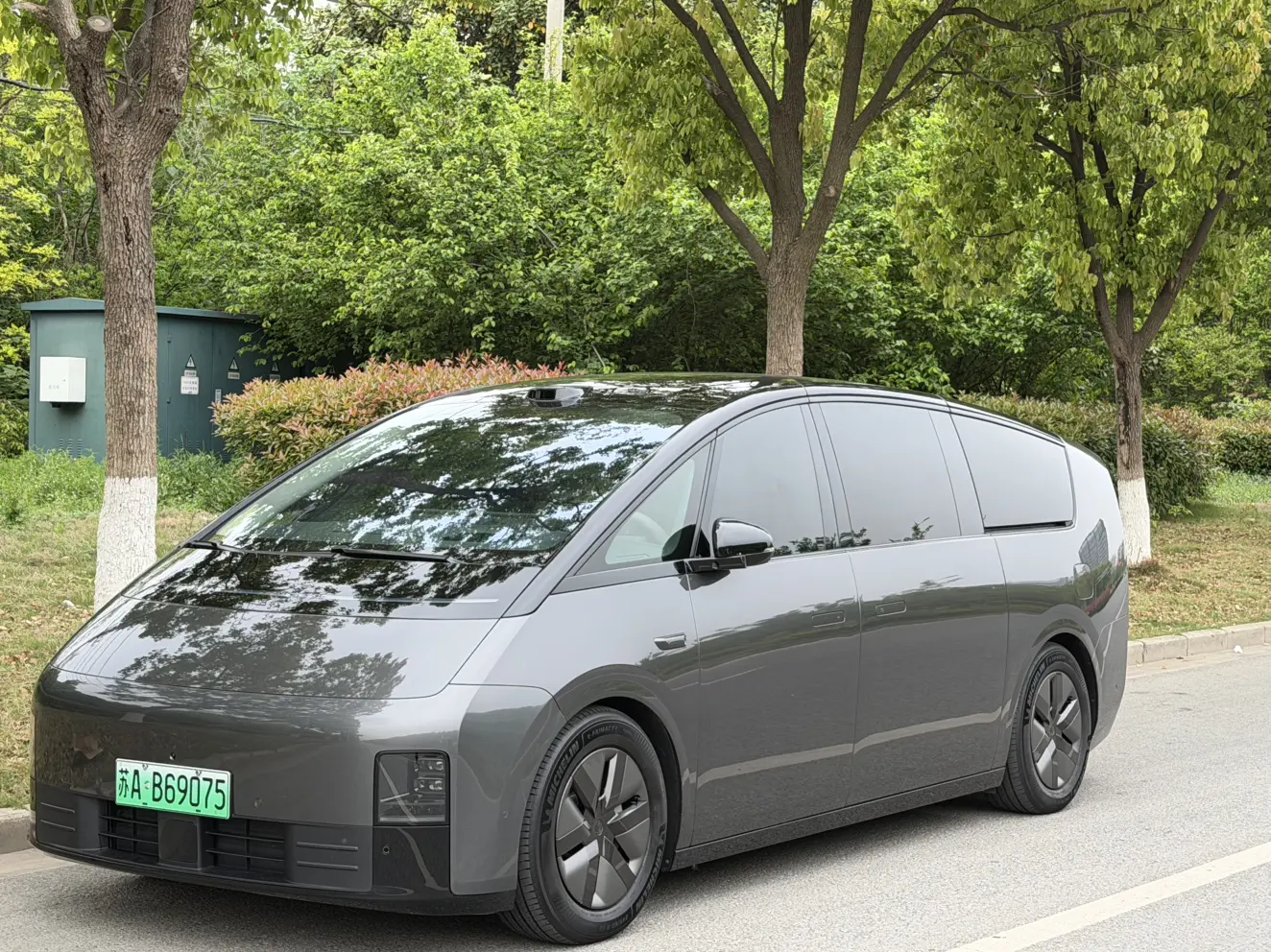 Lixiang MEGA