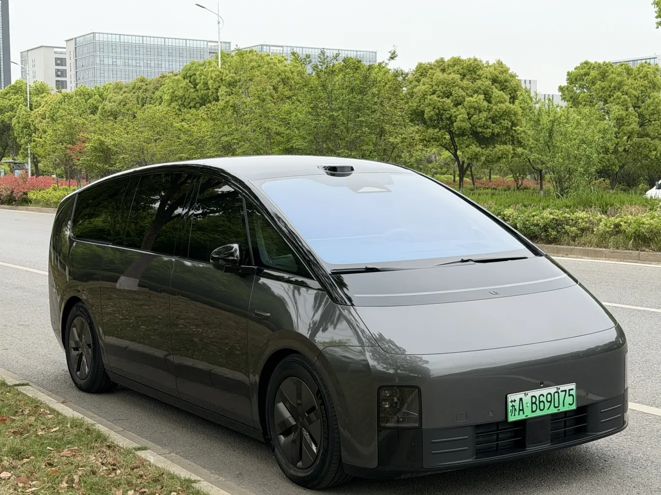 Lixiang MEGA