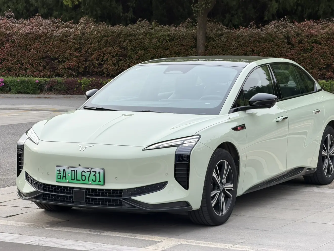 Hongqi EH7