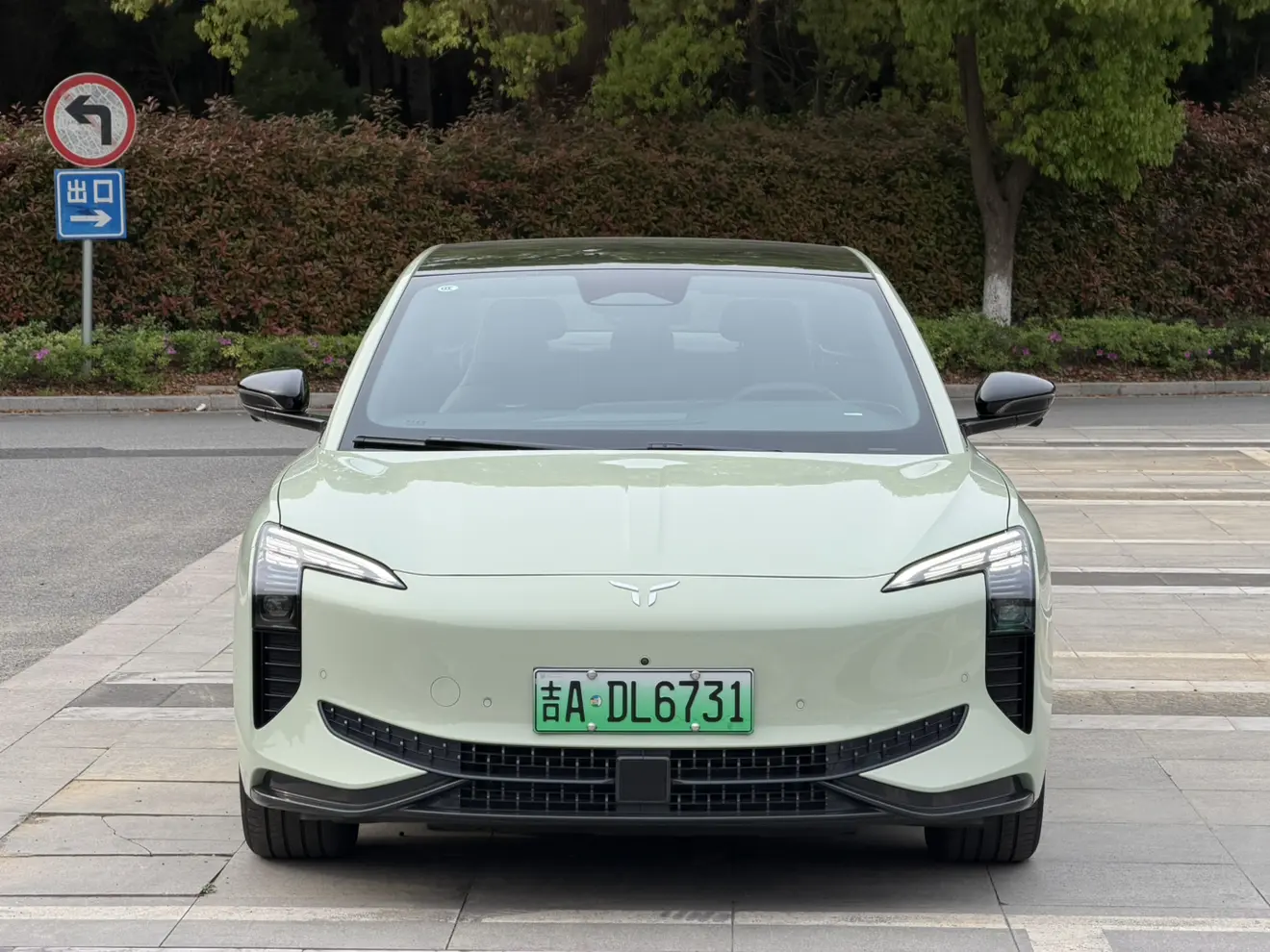 Hongqi EH7