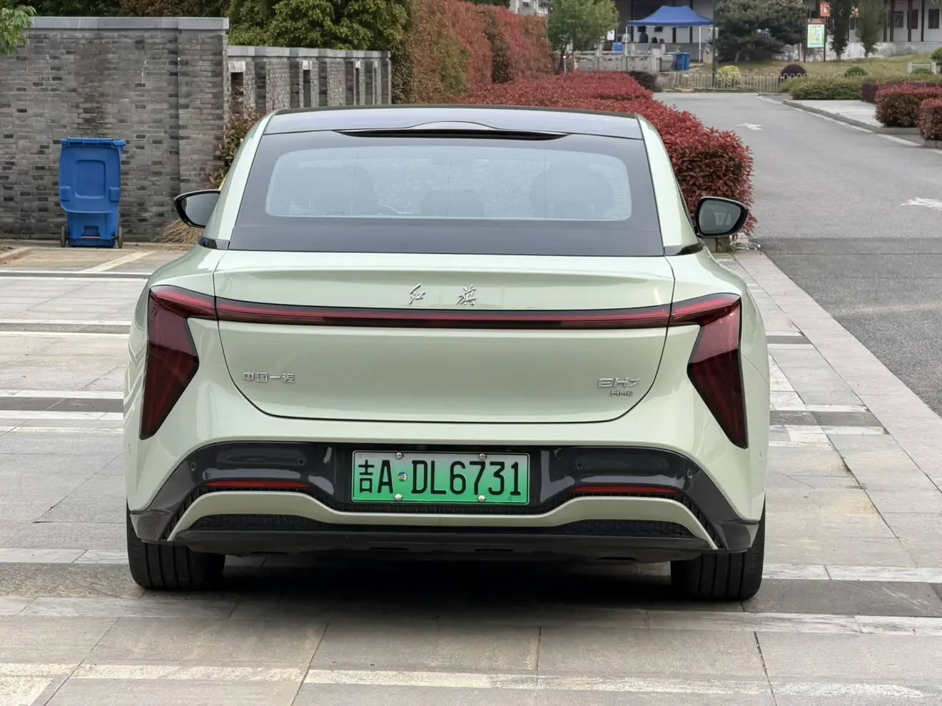 Hongqi EH7