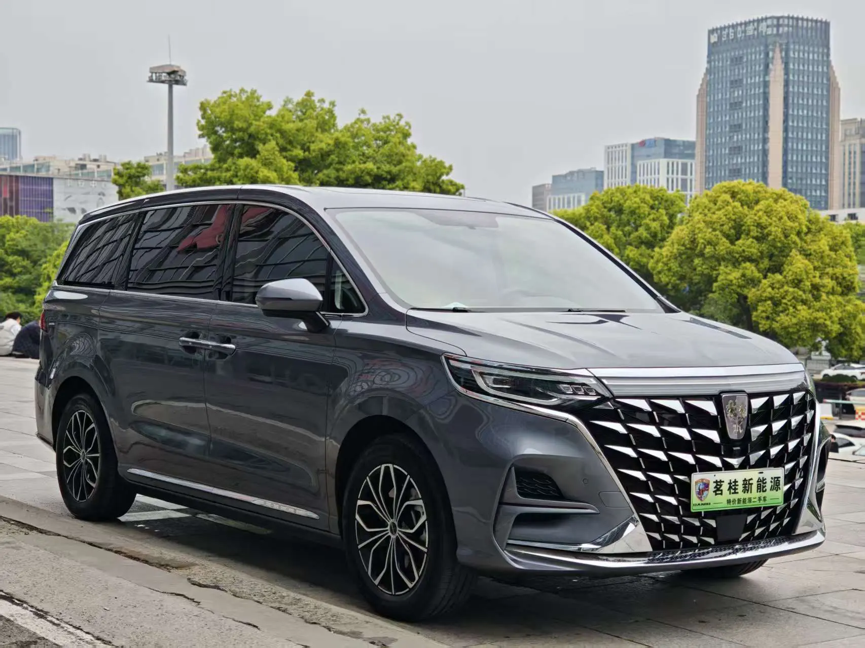 Roewe iMAX8 EV