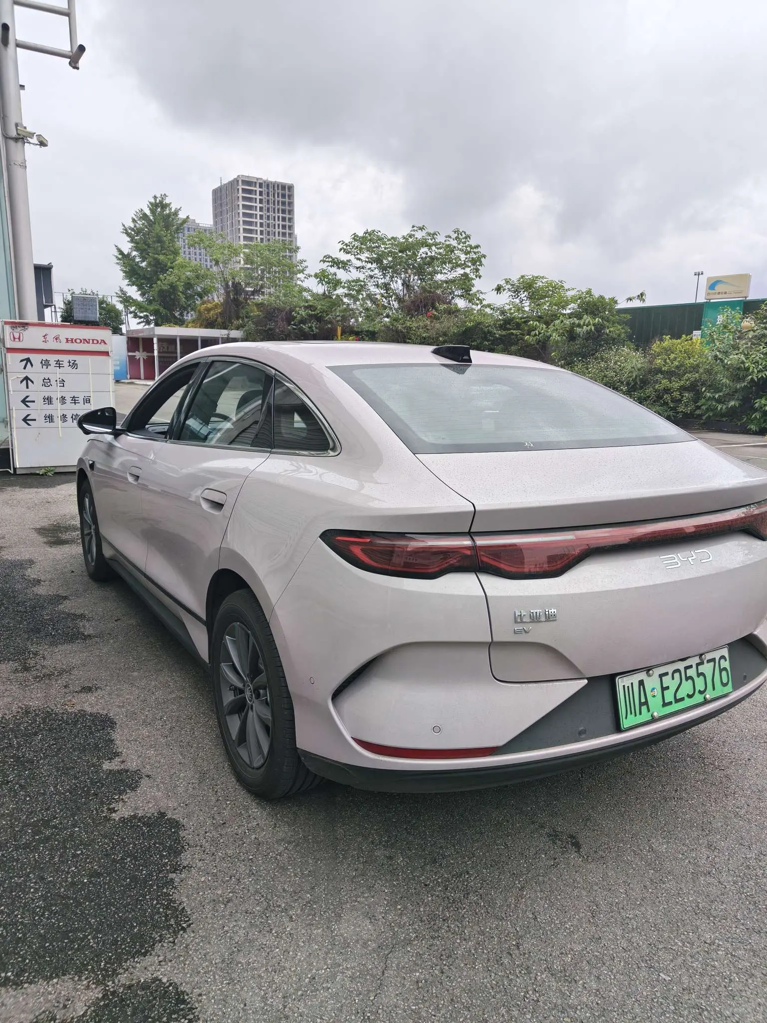 BYD Qin L EV