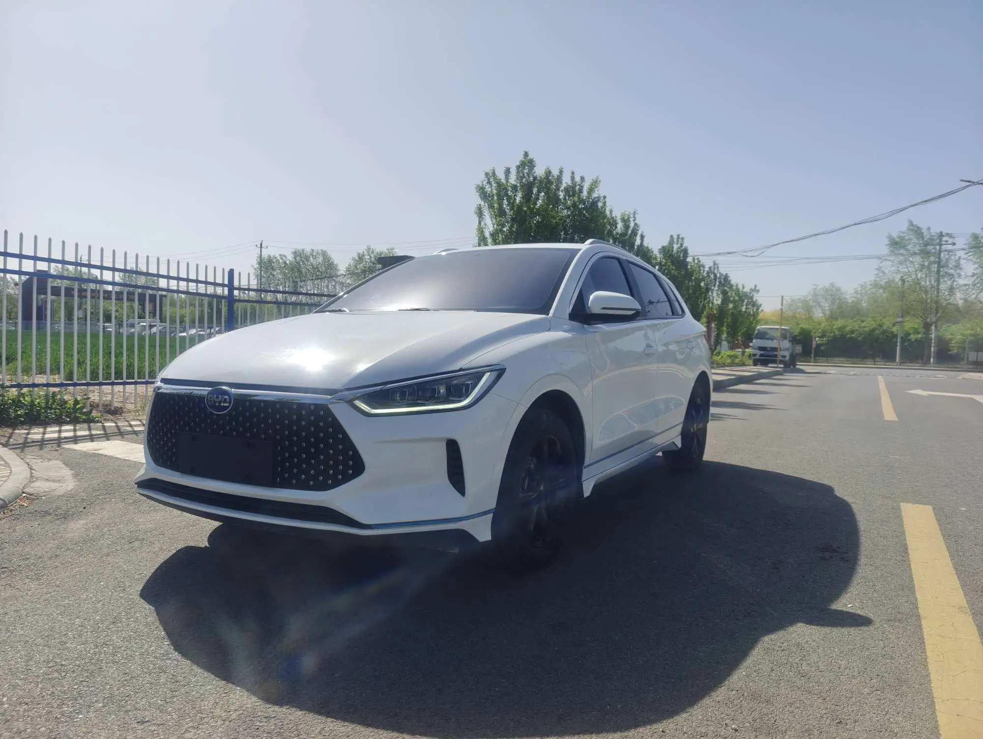 BYD e2