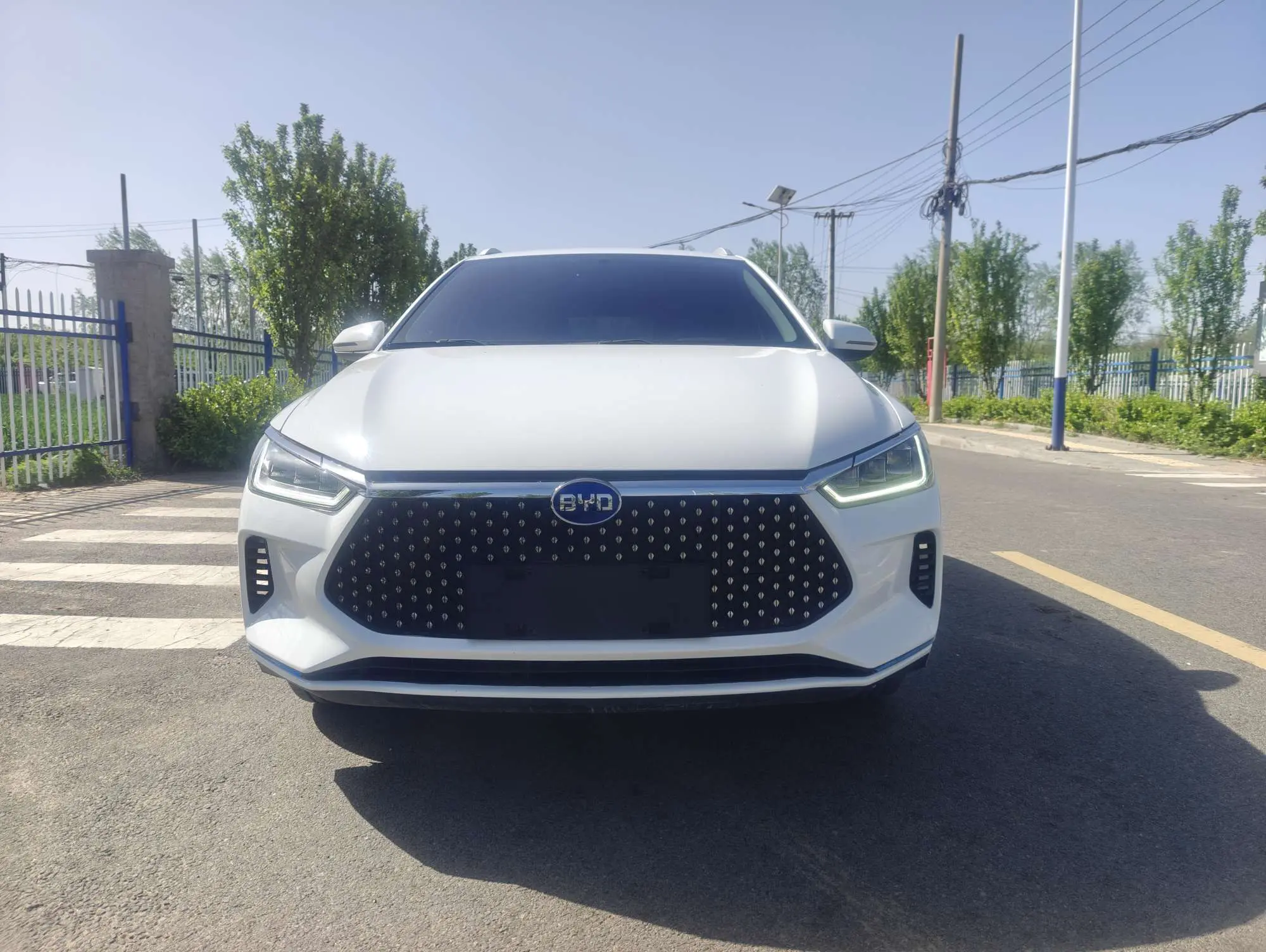 BYD e2