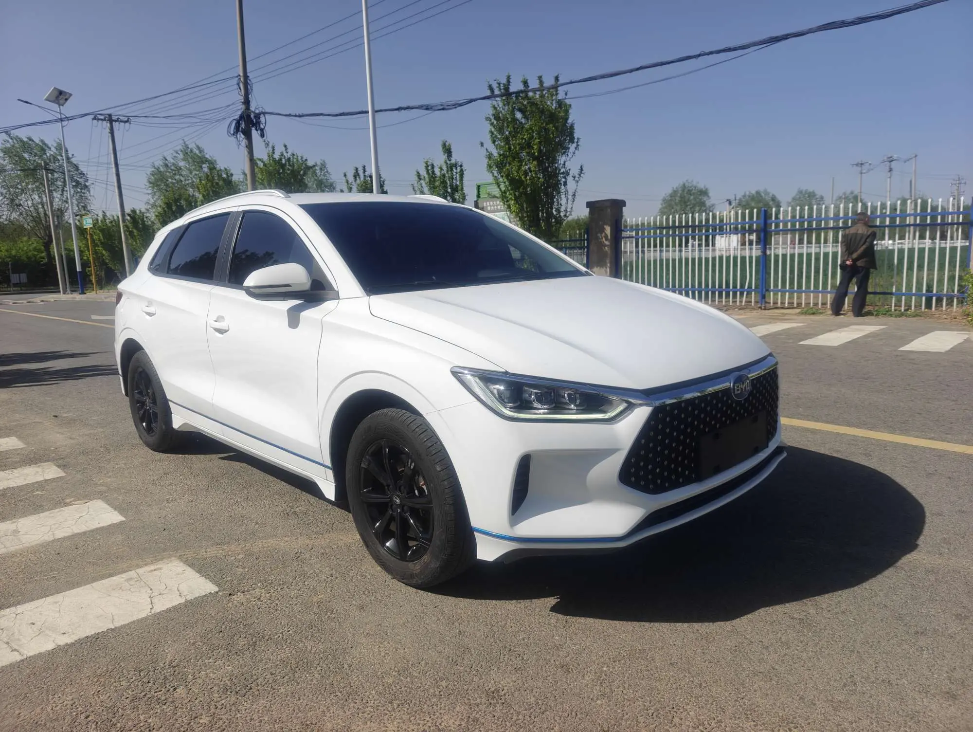 BYD e2