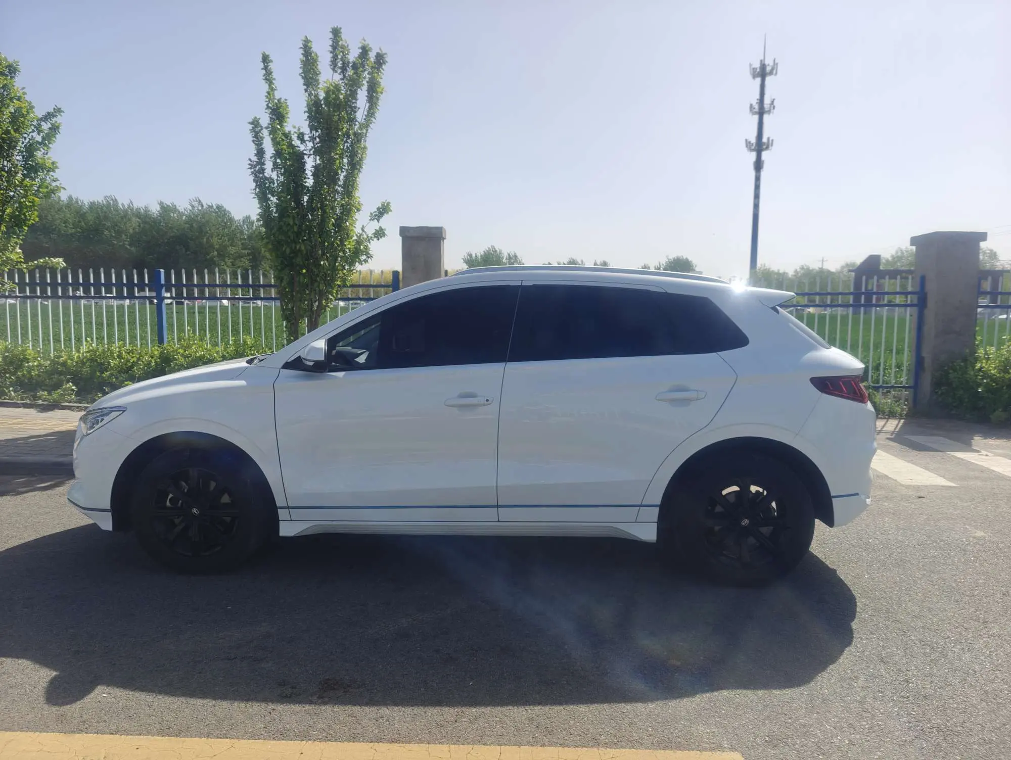 BYD e2