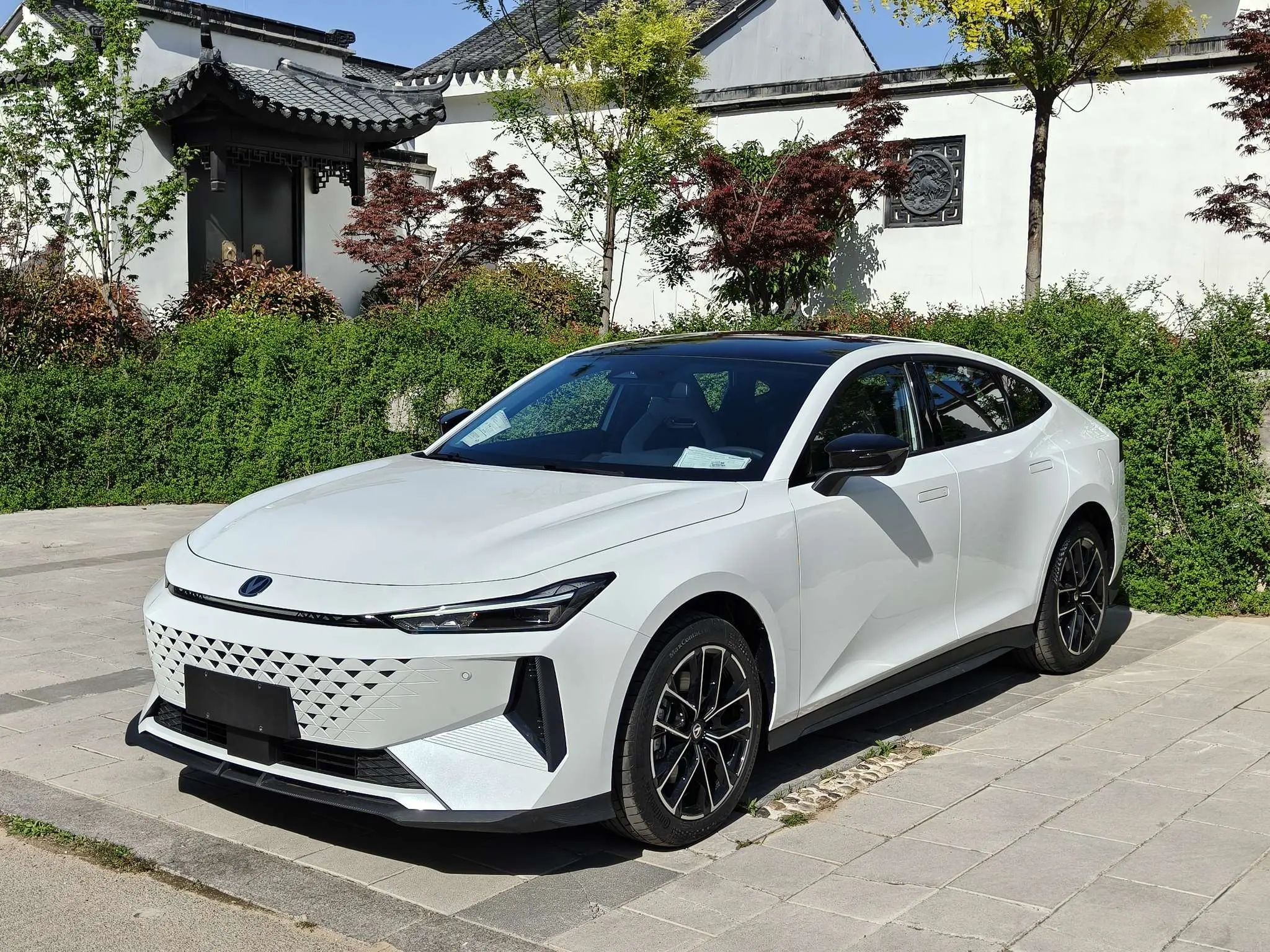 Changan Changan UNI-V Smart Electric iDD  из Китая