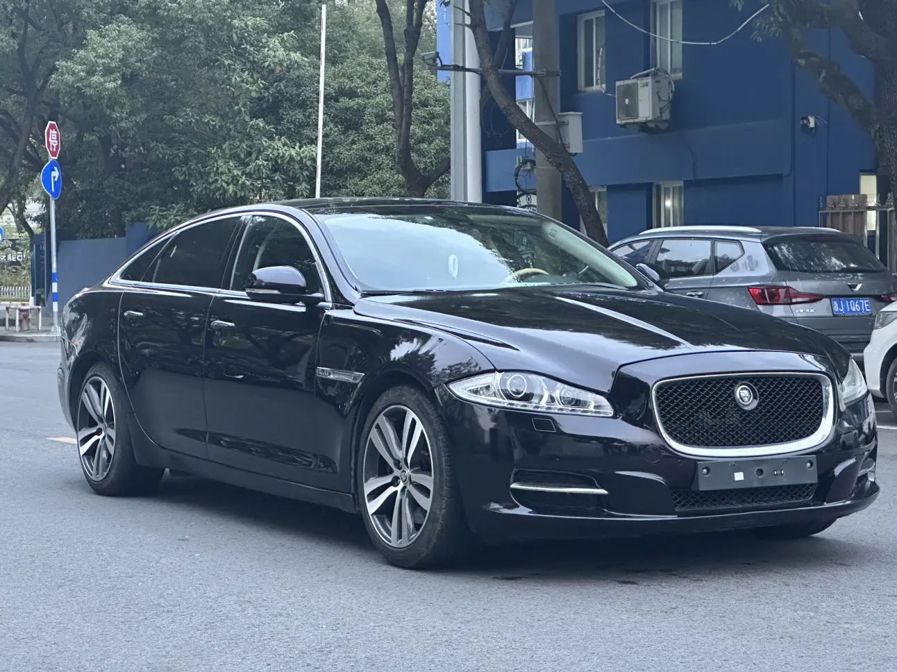 Jaguar XJ