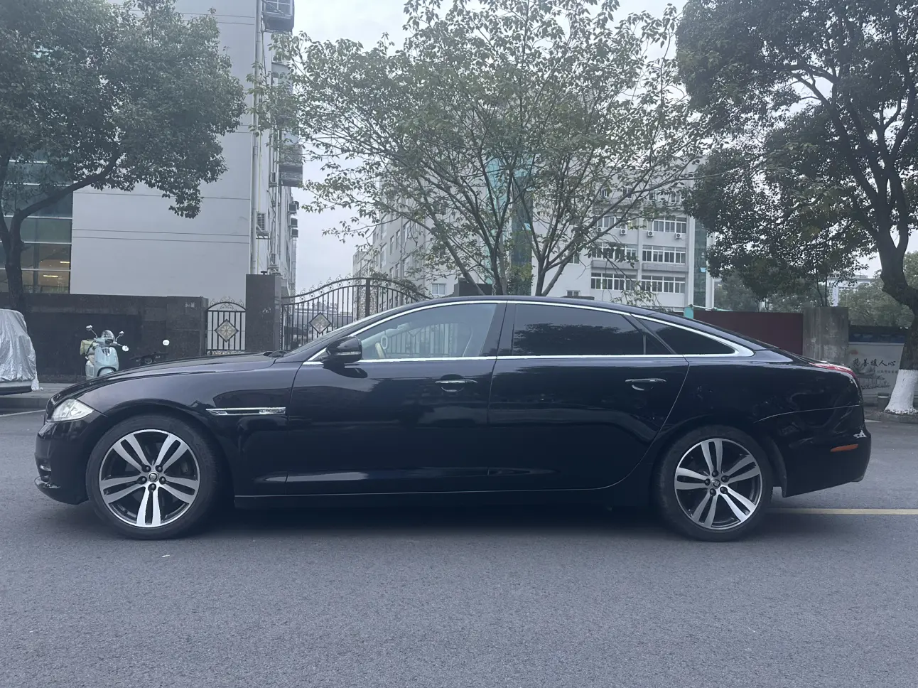 Jaguar XJ
