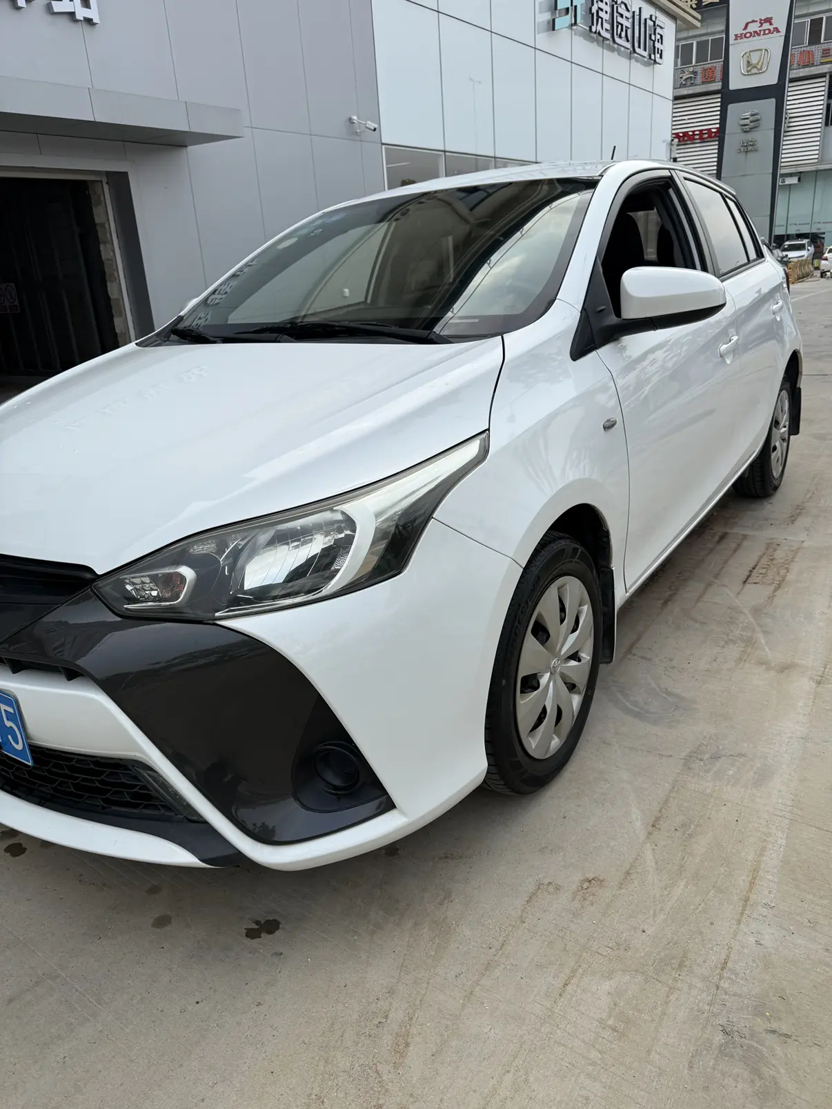 Toyota Yaris L