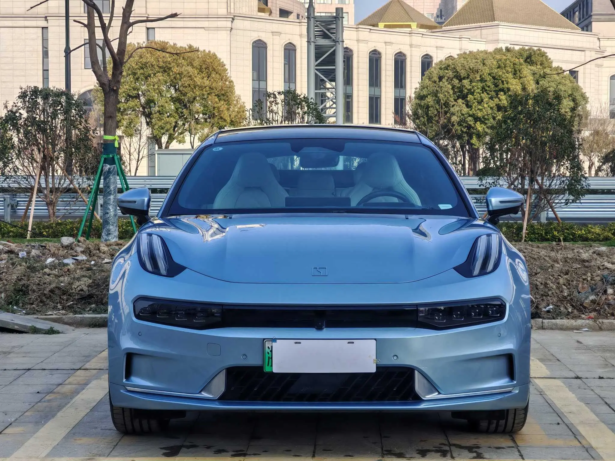 ZEEKR 001