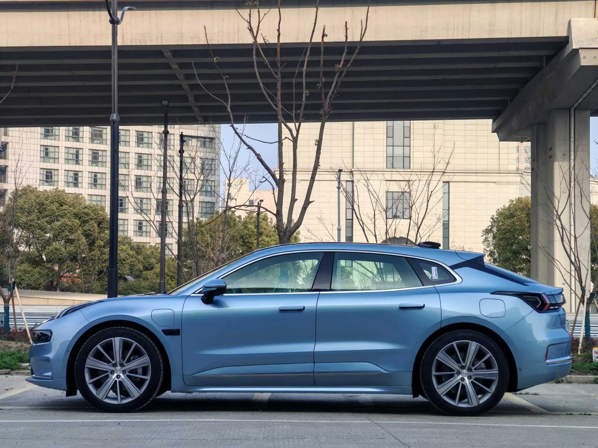 ZEEKR 001