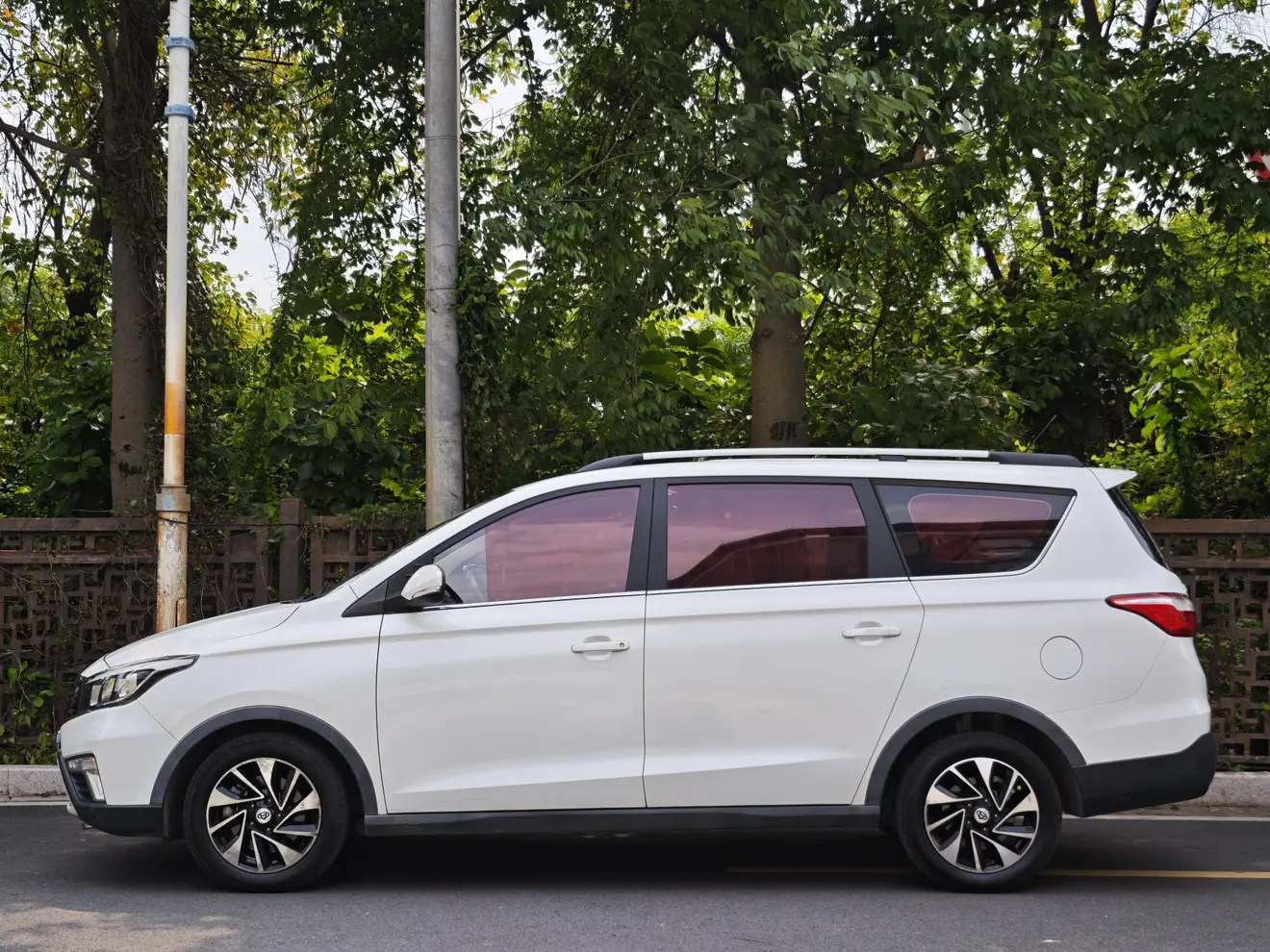 Oshan Changan Auchan A800