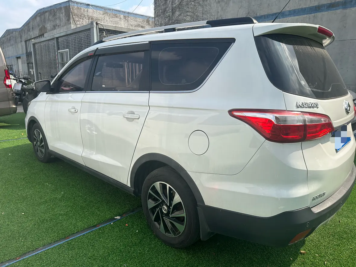Oshan Changan Auchan A800