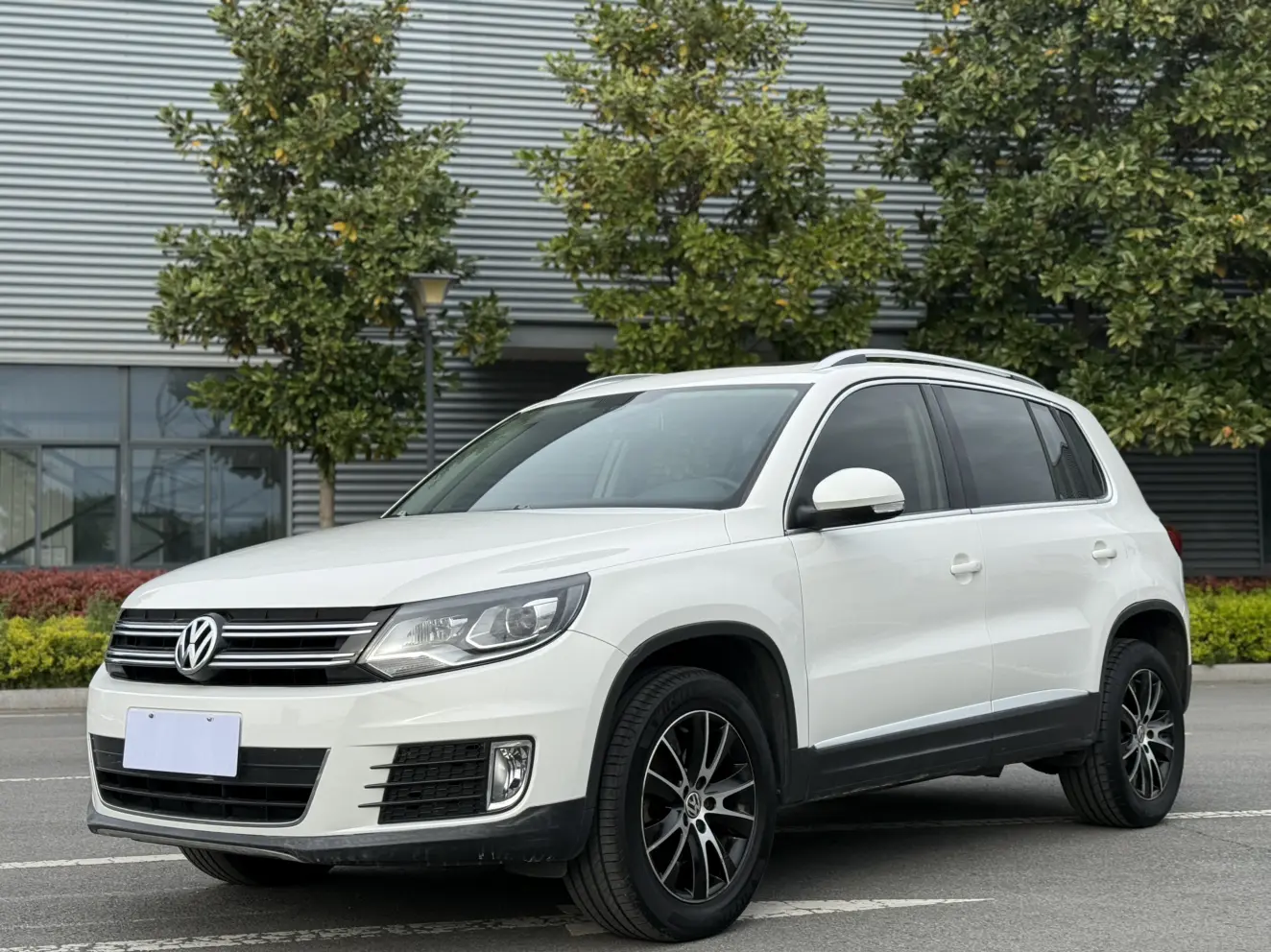 Volkswagen Tiguan (Tharu)