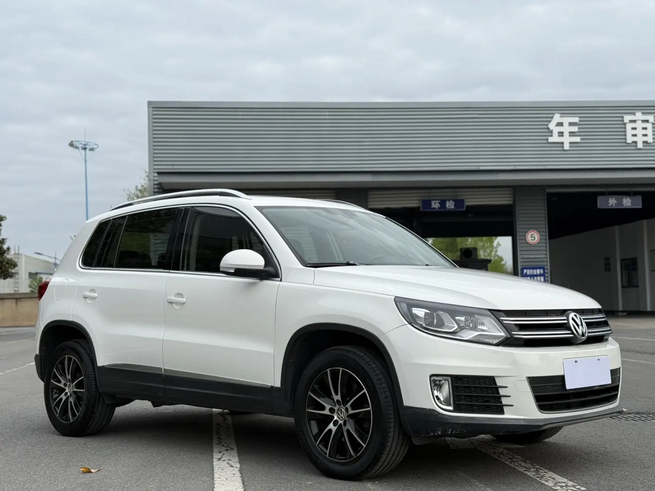 Volkswagen Tiguan (Tharu)