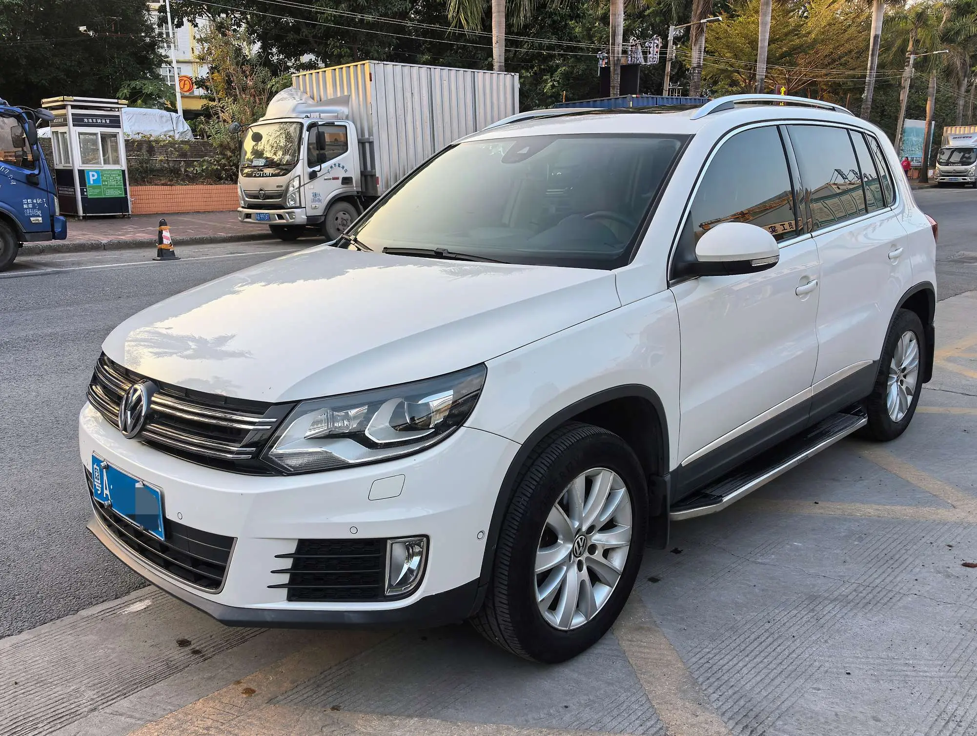 Volkswagen Tiguan (Tharu)
