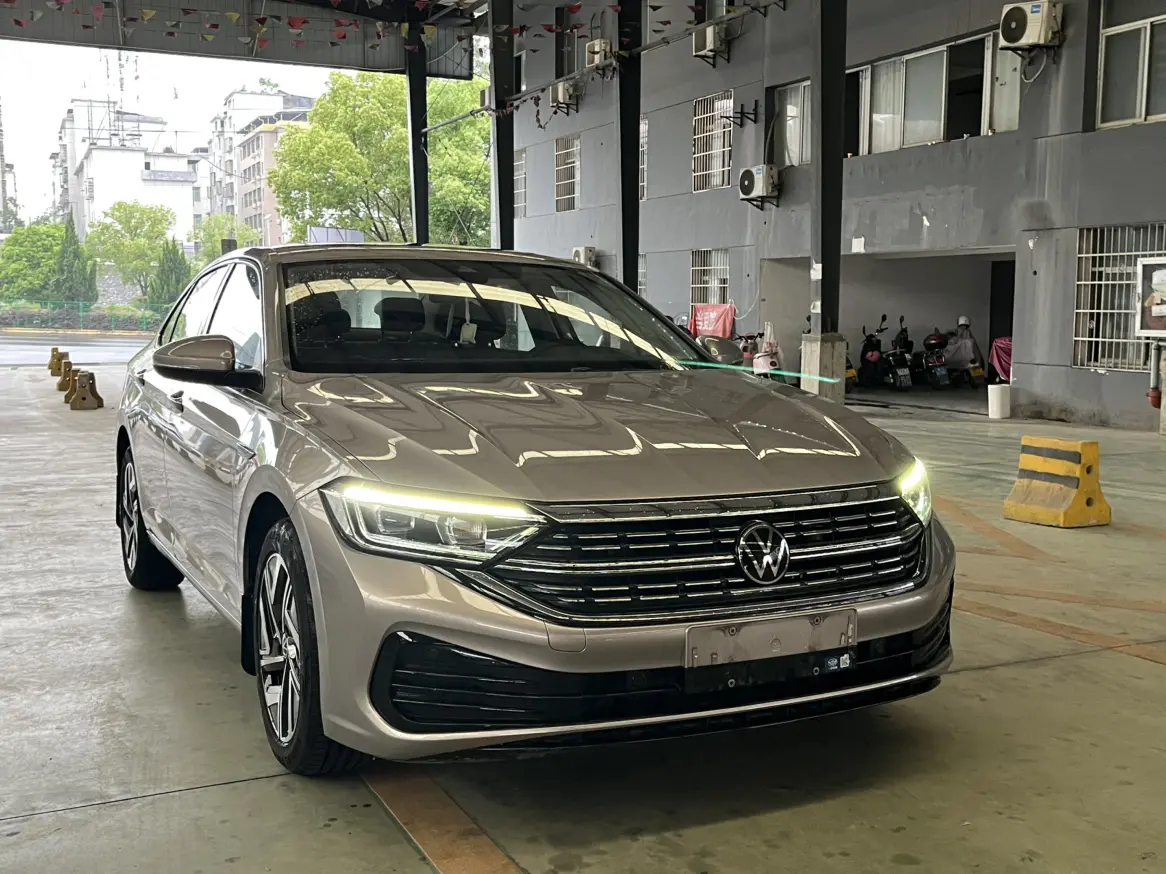 Volkswagen Sagitar