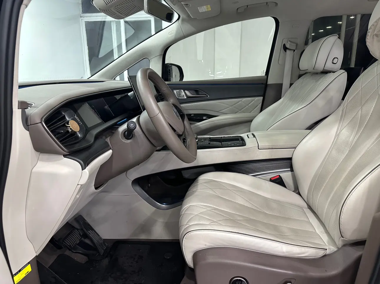 Denza D9 EV