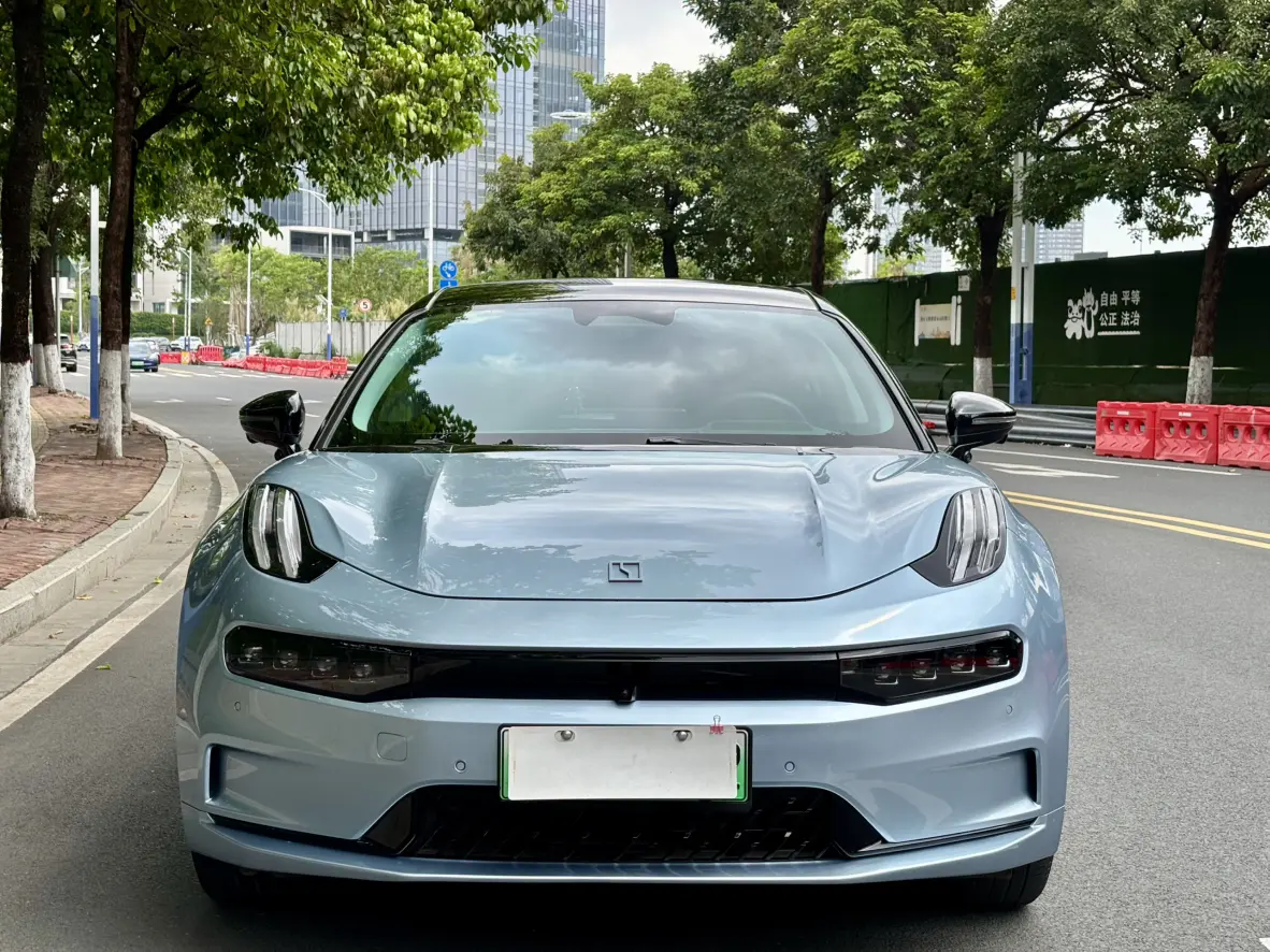 ZEEKR 001