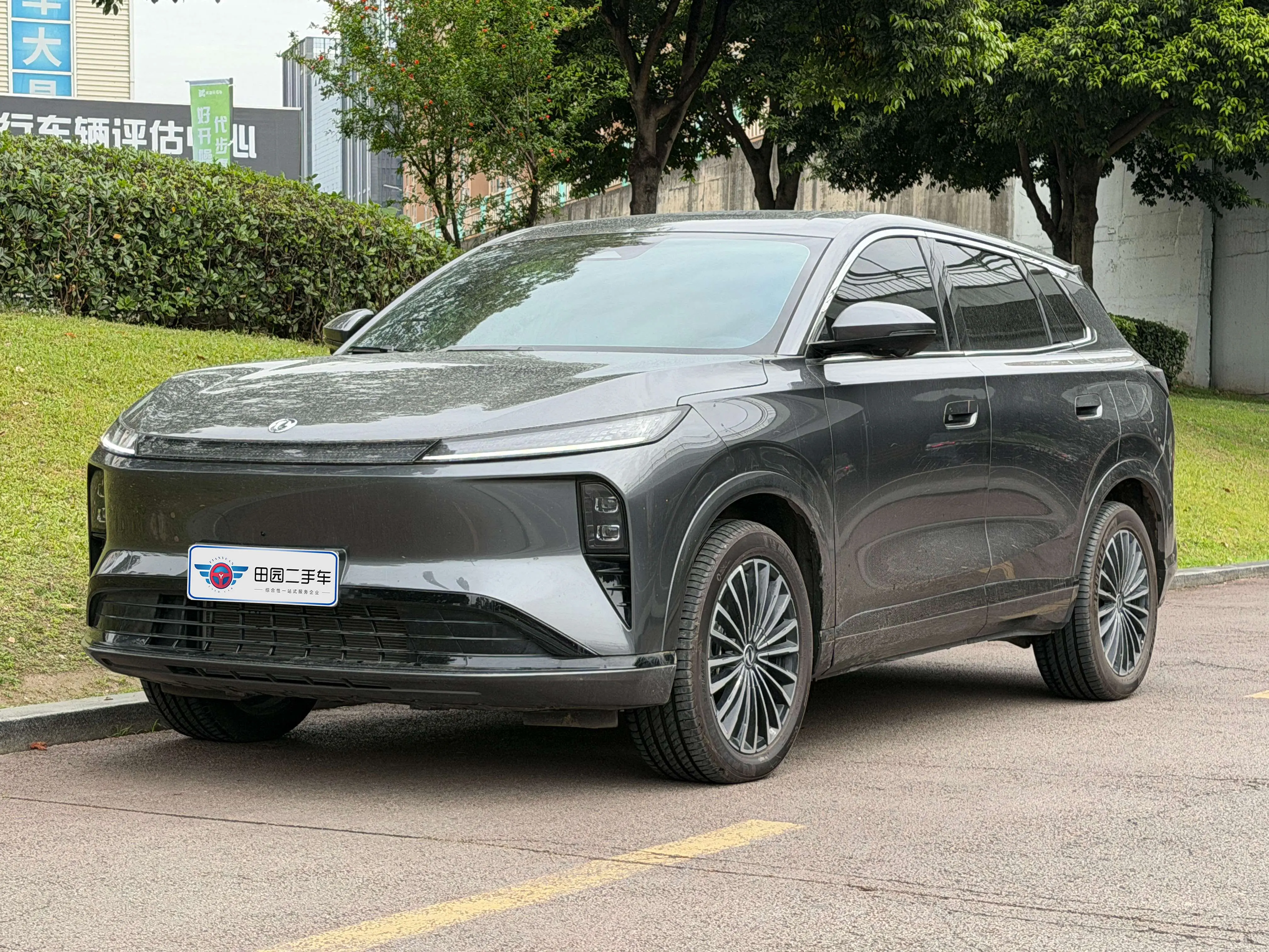 Dongfeng Fengshen L8 PHEV