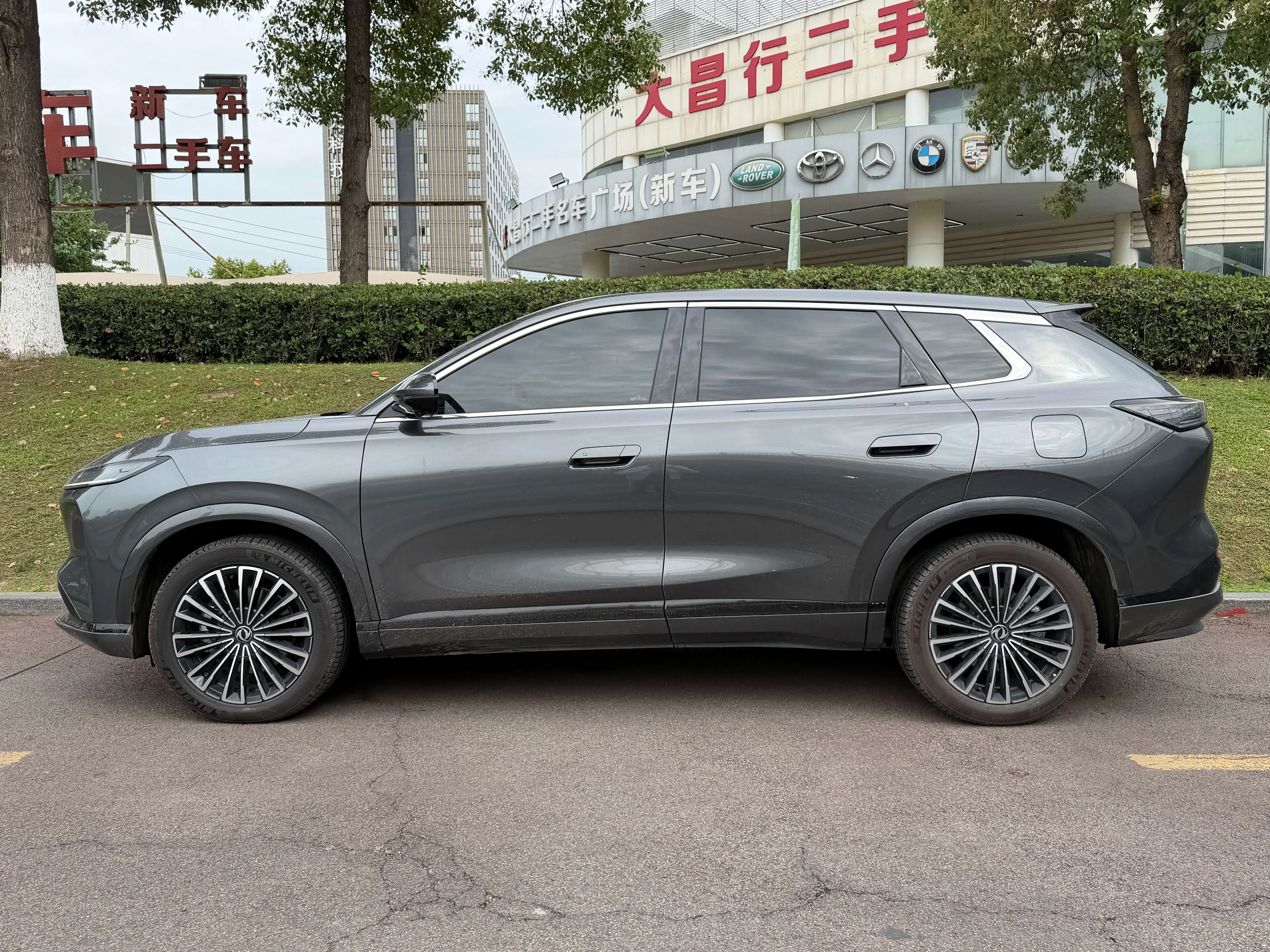 Dongfeng Fengshen L8 PHEV