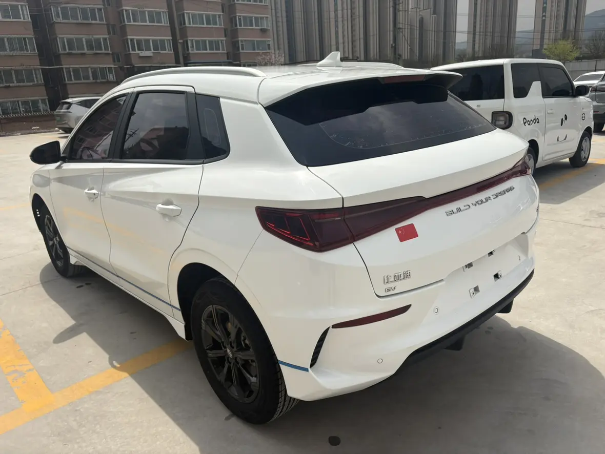 BYD e2