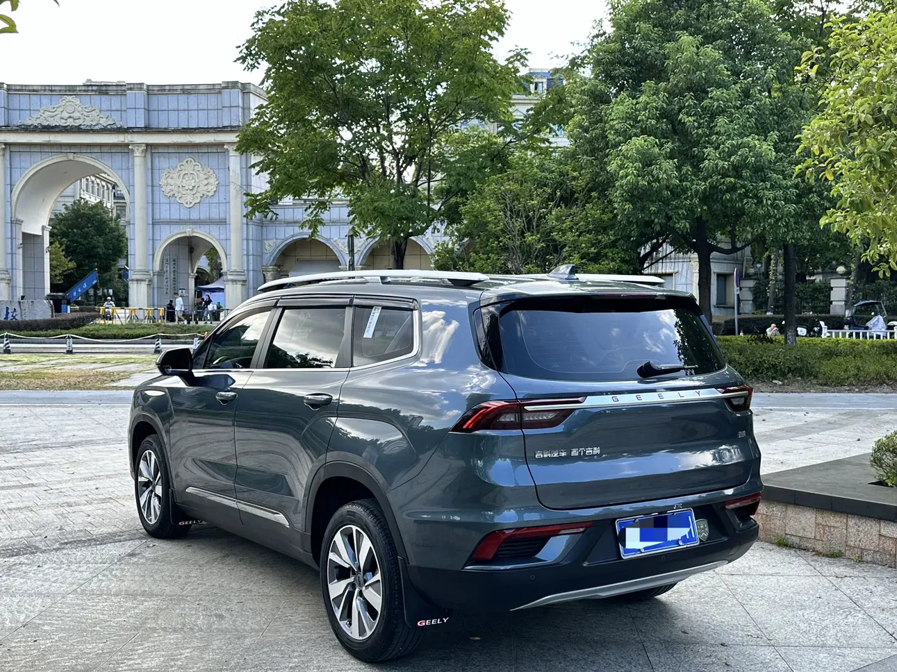 Geely Okavango