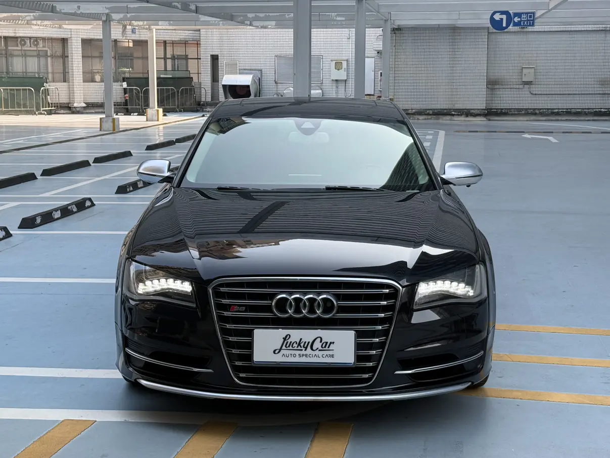Audi S8