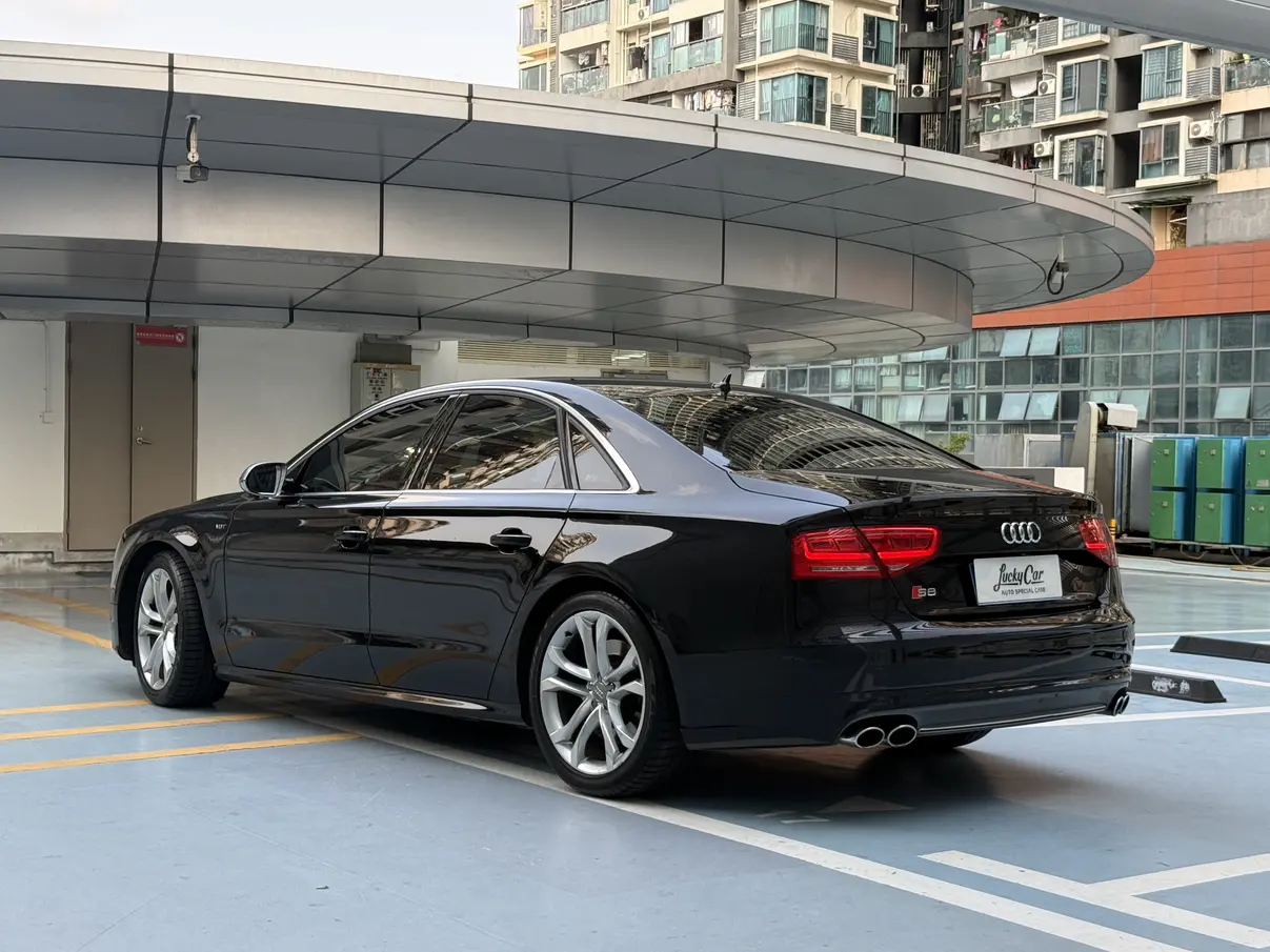 Audi S8