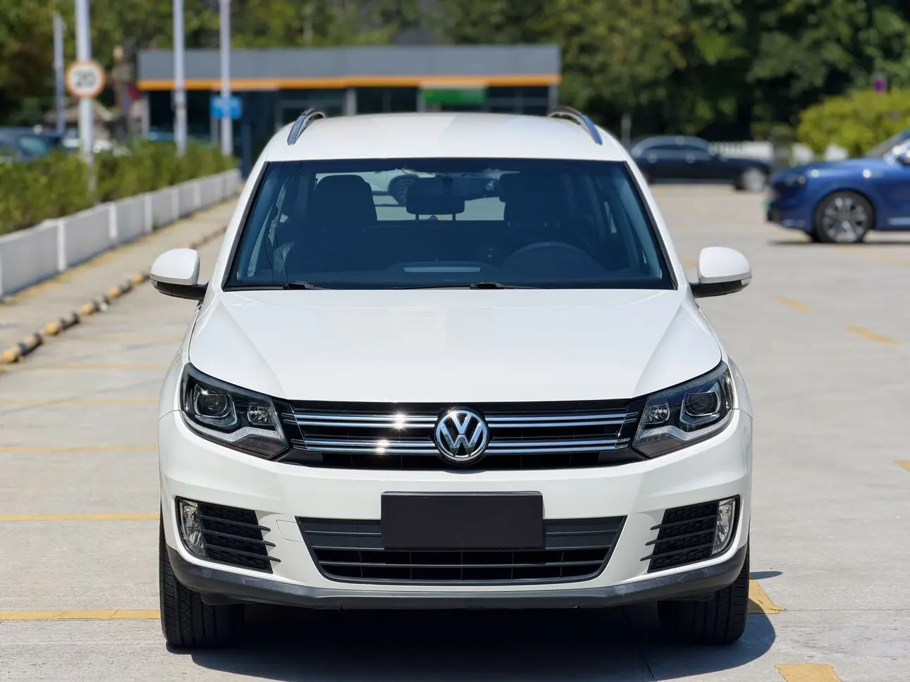 Volkswagen Tiguan (Tharu)