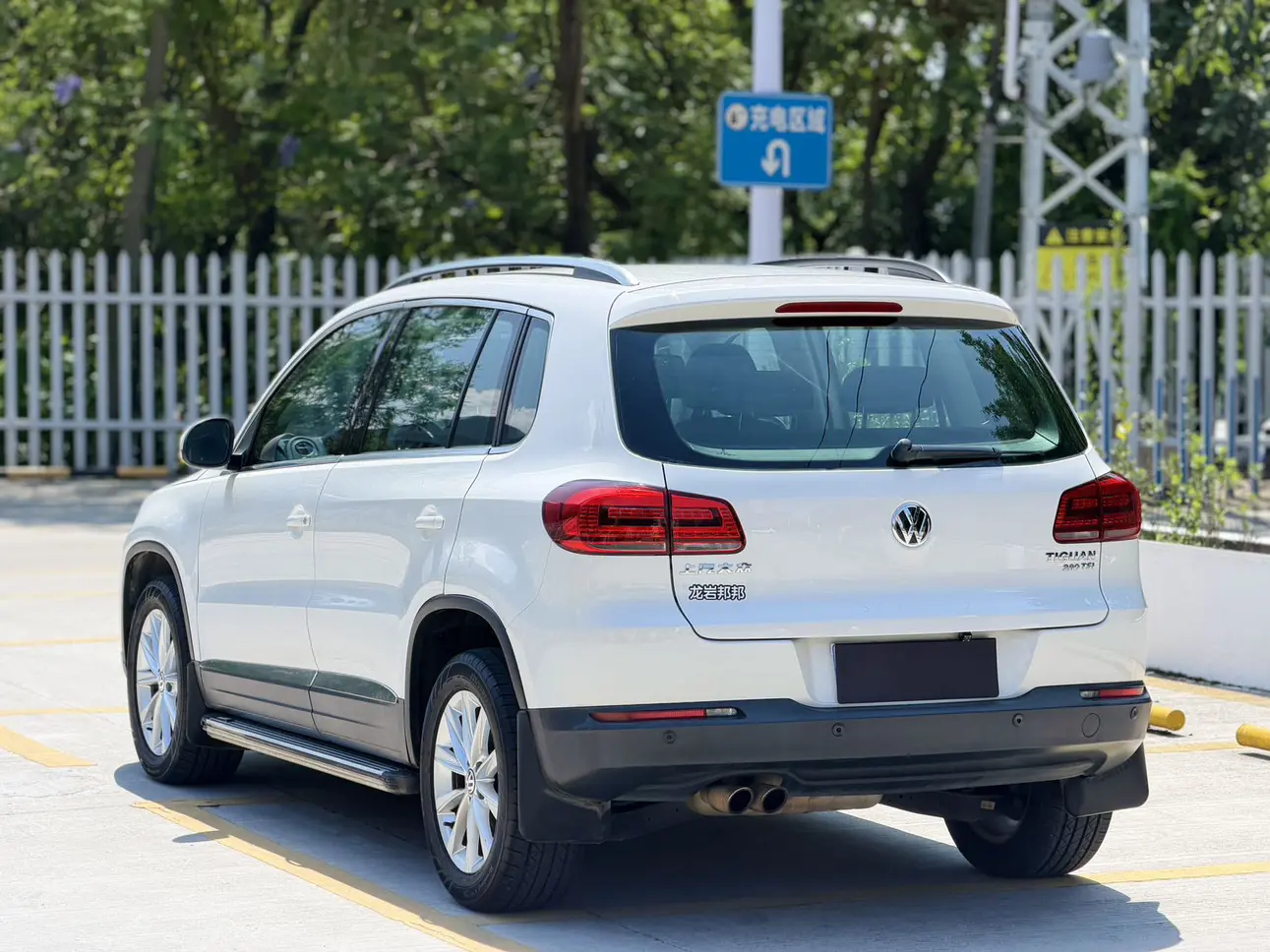 Volkswagen Tiguan (Tharu)