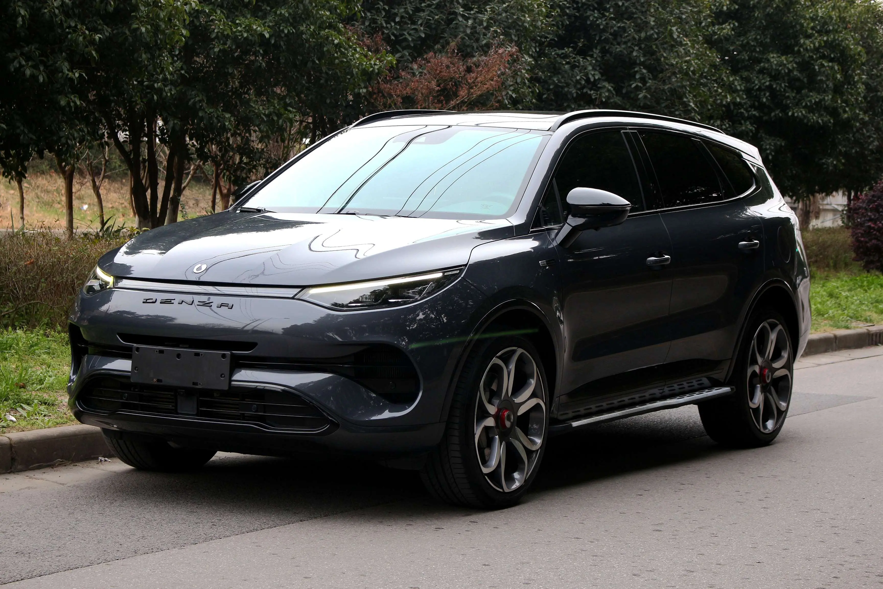 Denza X PHEV