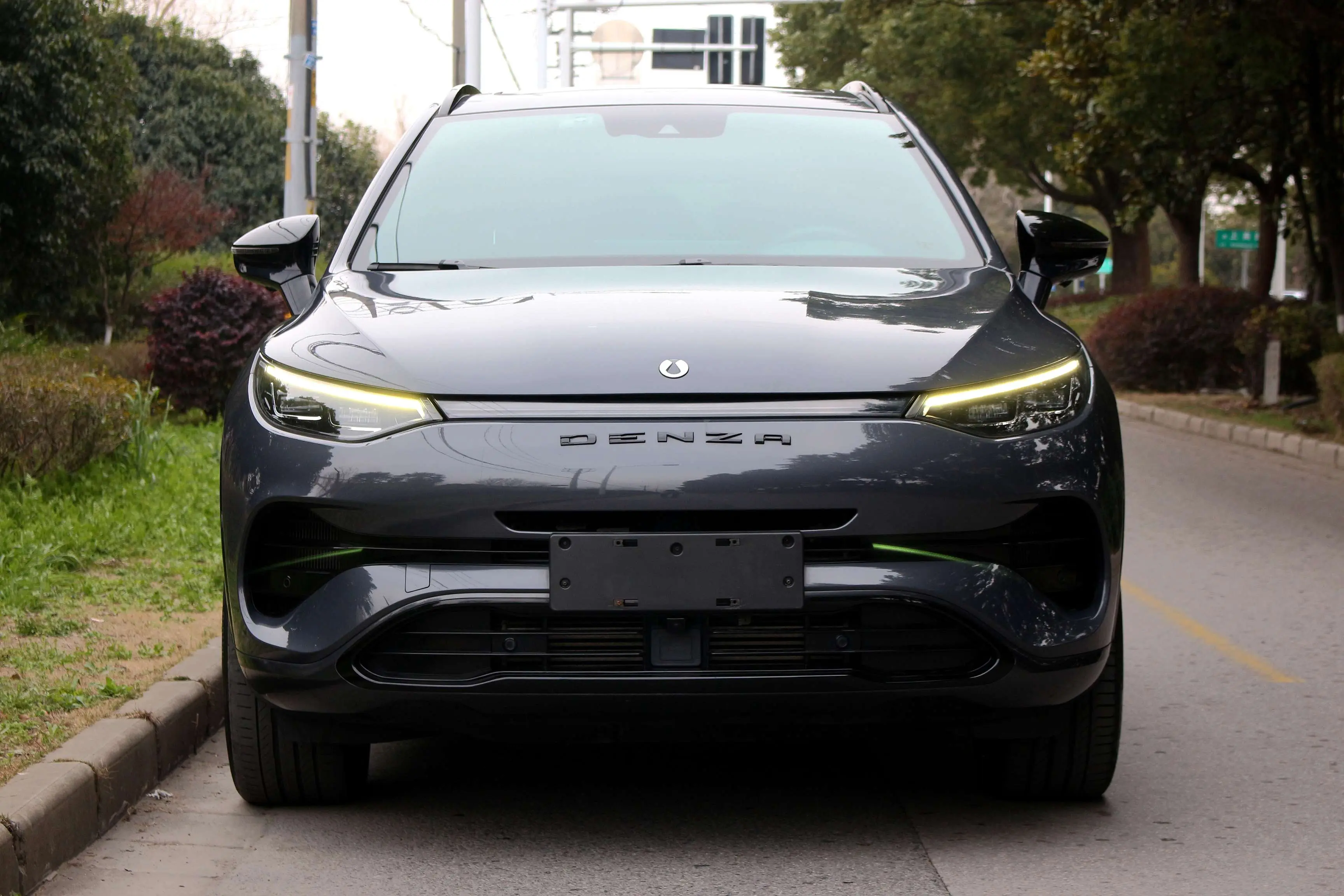 Denza X PHEV