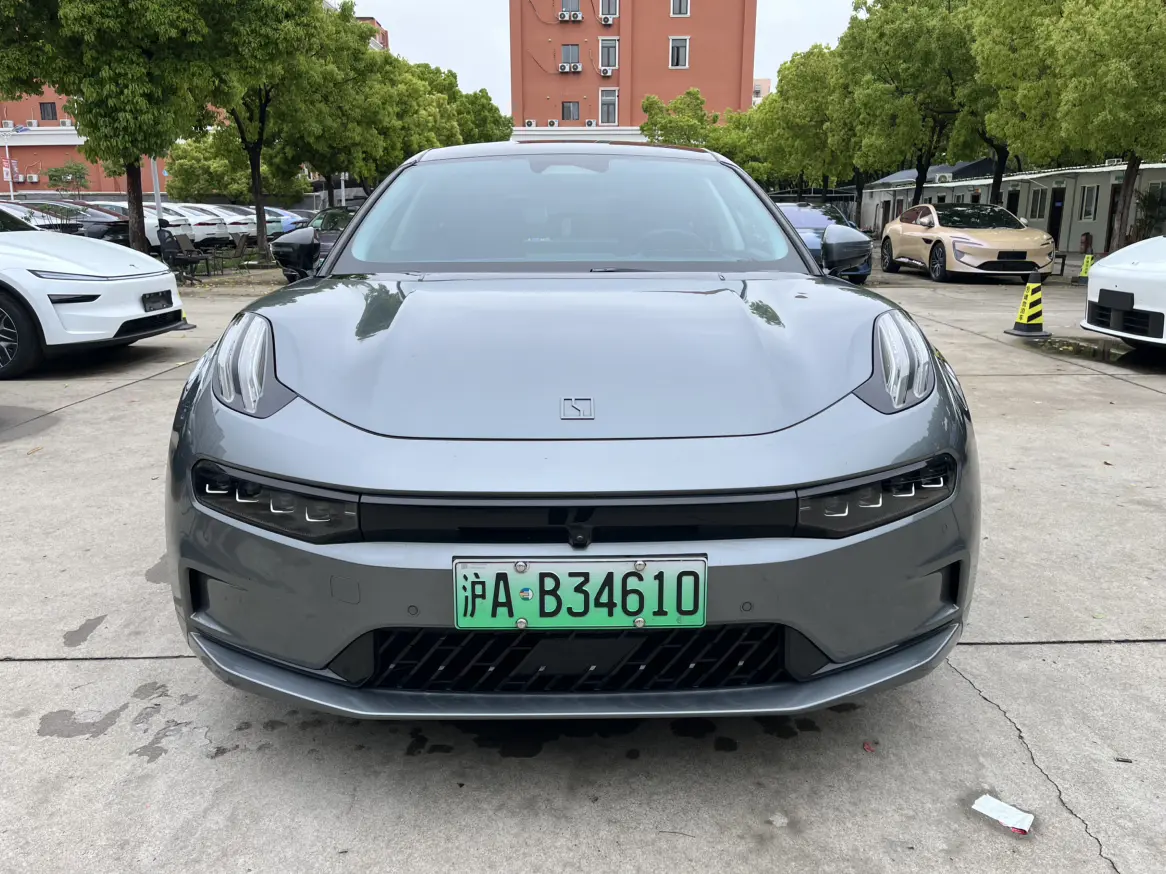 ZEEKR 001