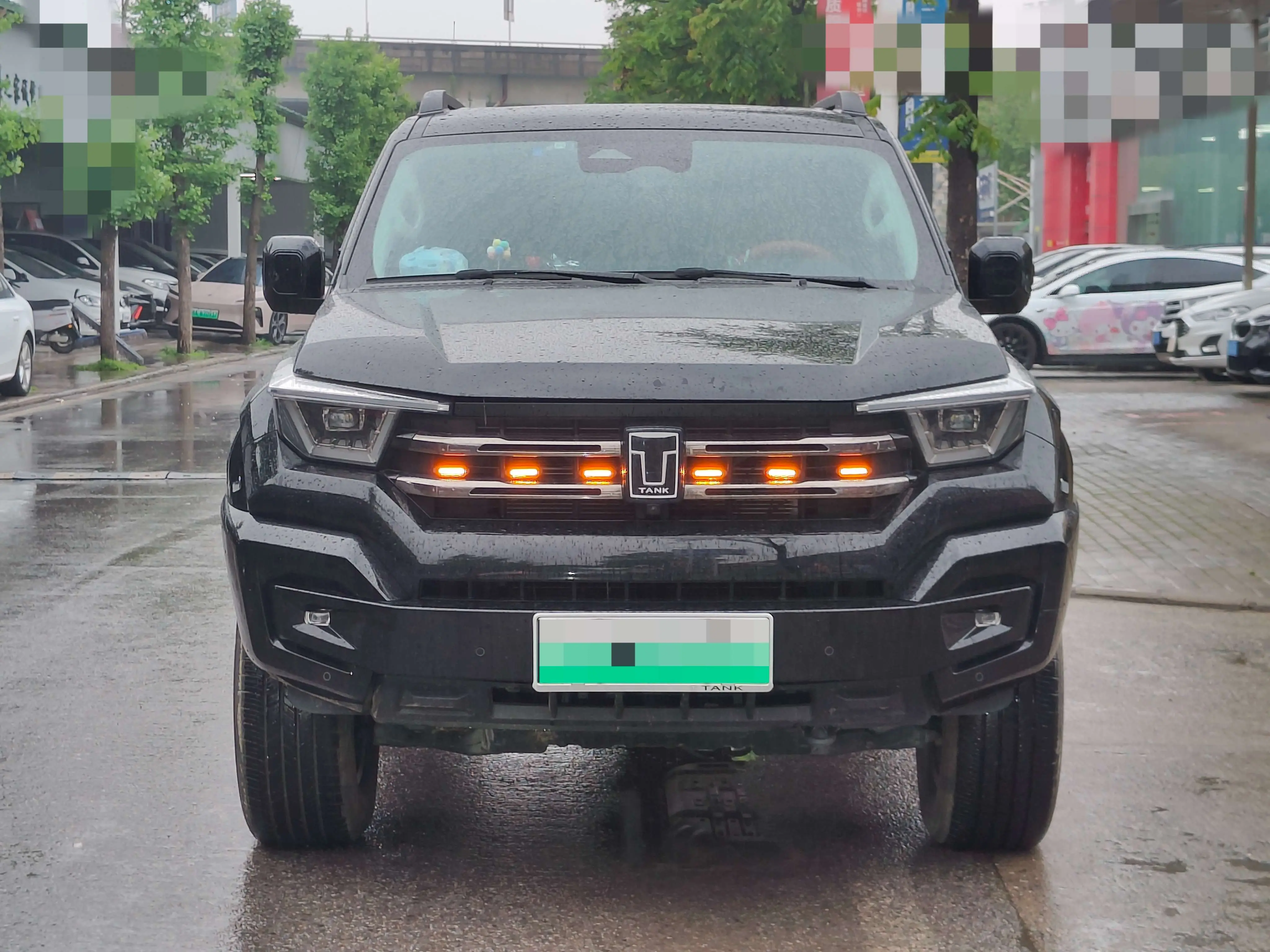 Tank 400Hi4-T
