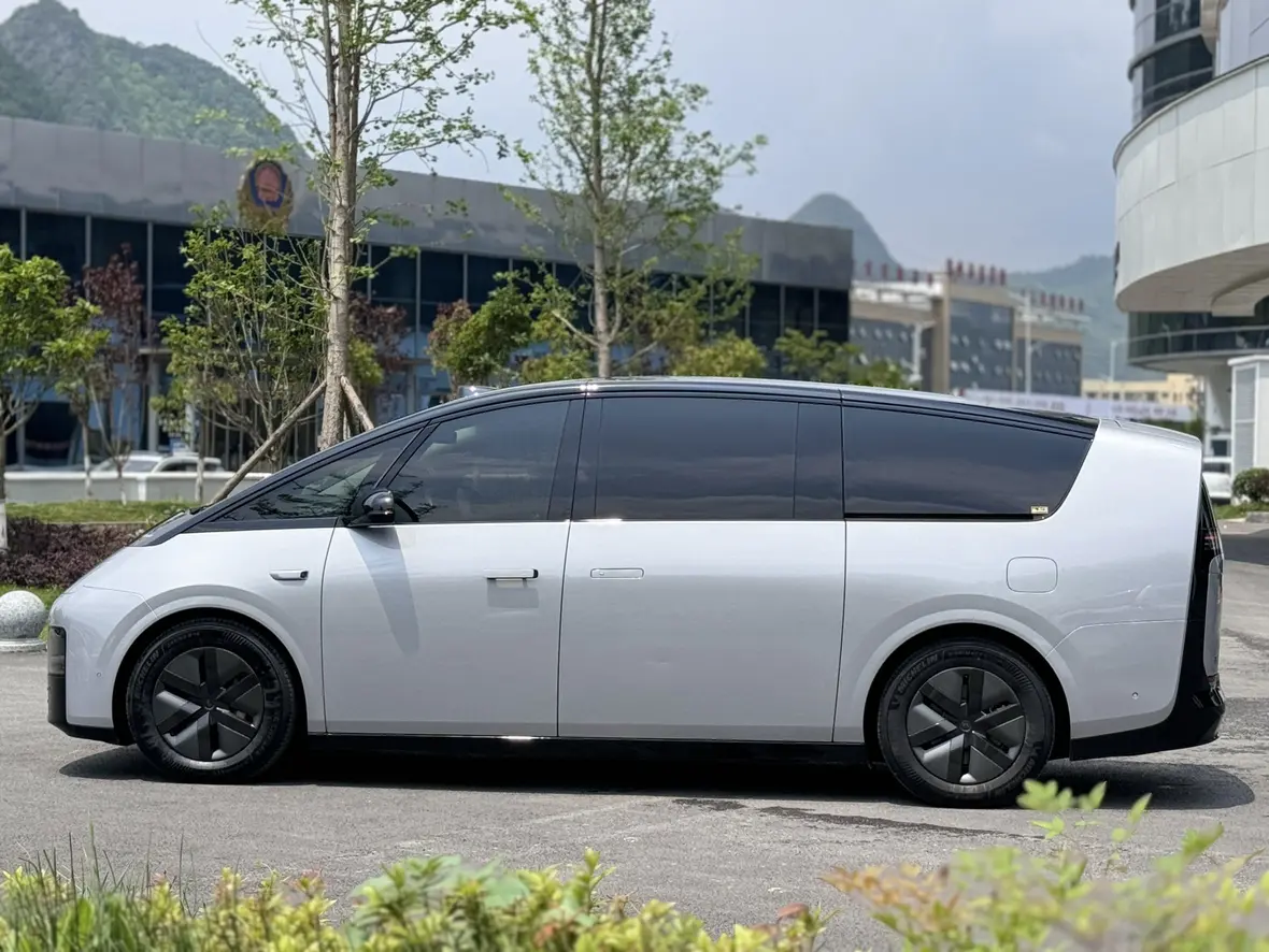 Lixiang MEGA