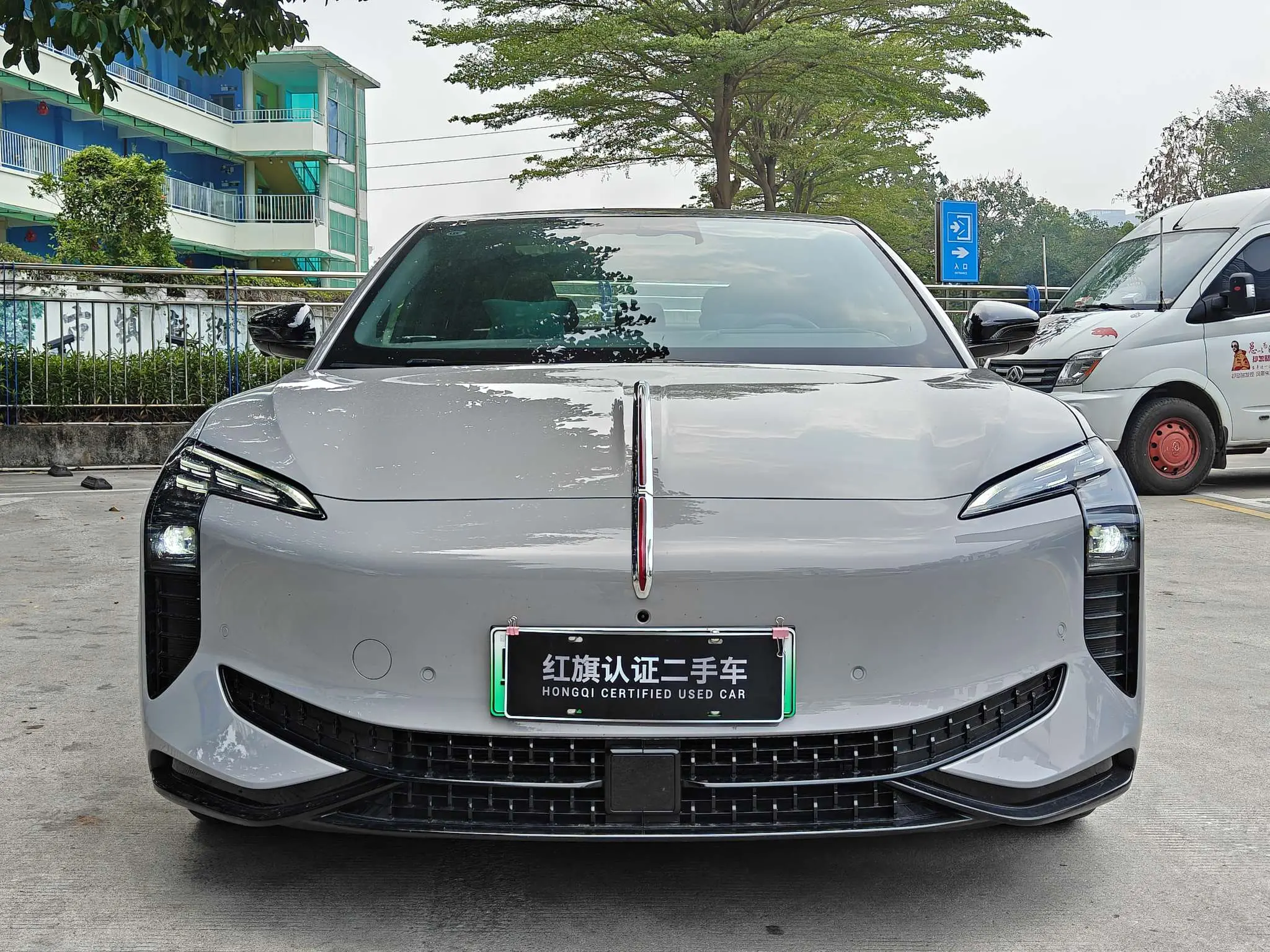 Hongqi EH7