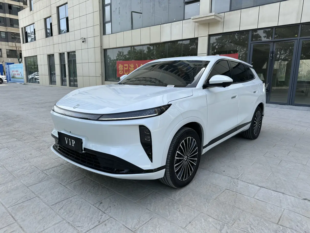 Dongfeng Fengshen L8 PHEV