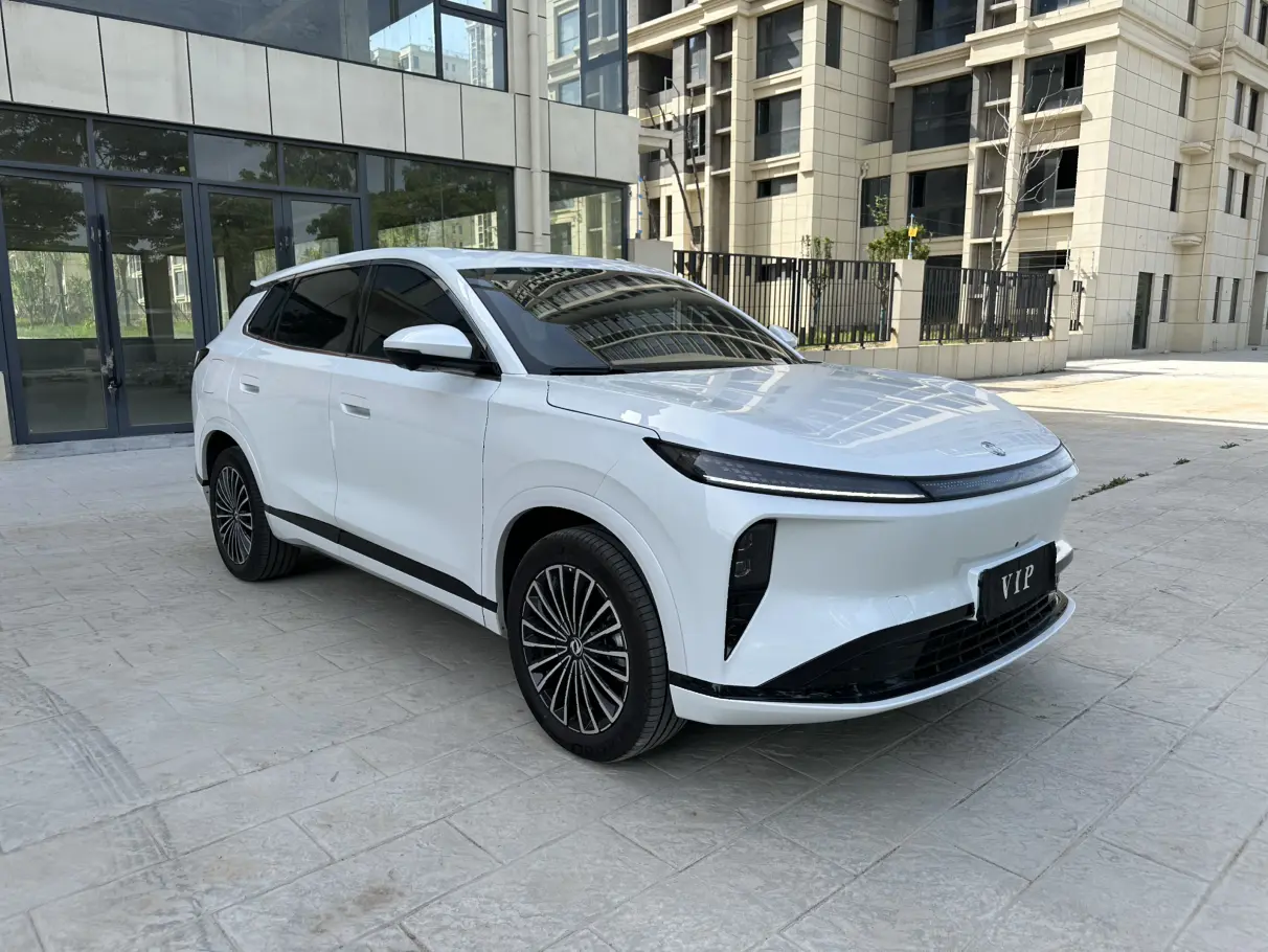 Dongfeng Fengshen L8 PHEV