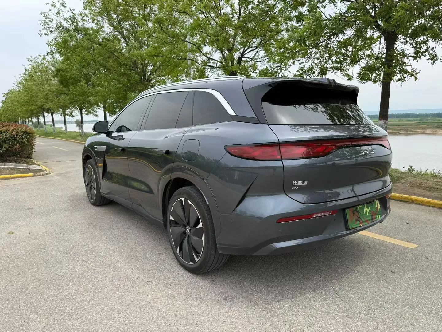 BYD Tang L EV