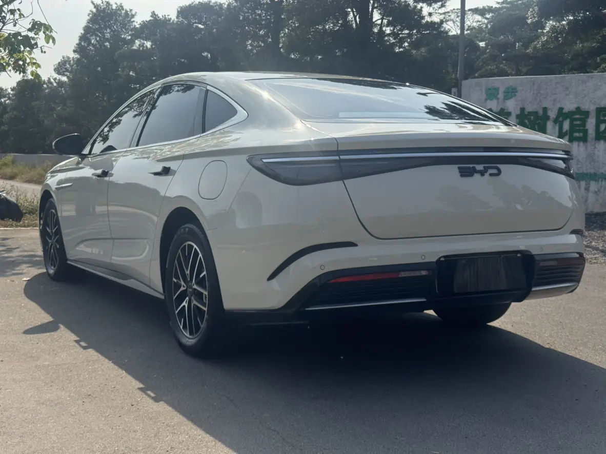 BYD Seal 07DM