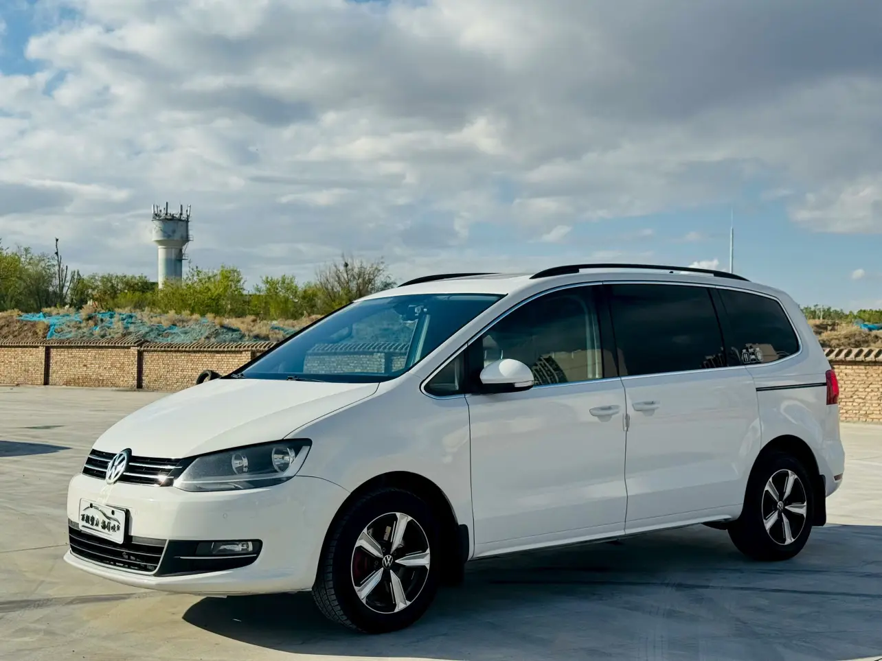 Volkswagen Sharon