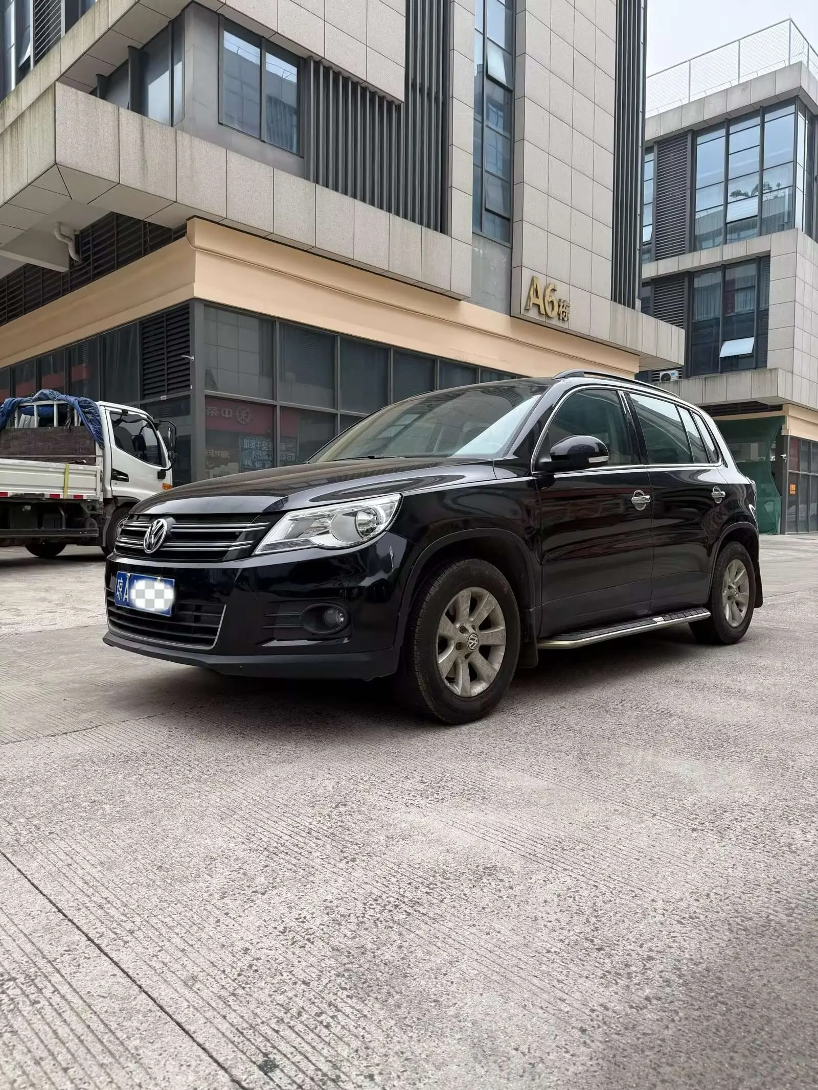 Volkswagen Tiguan (Tharu)