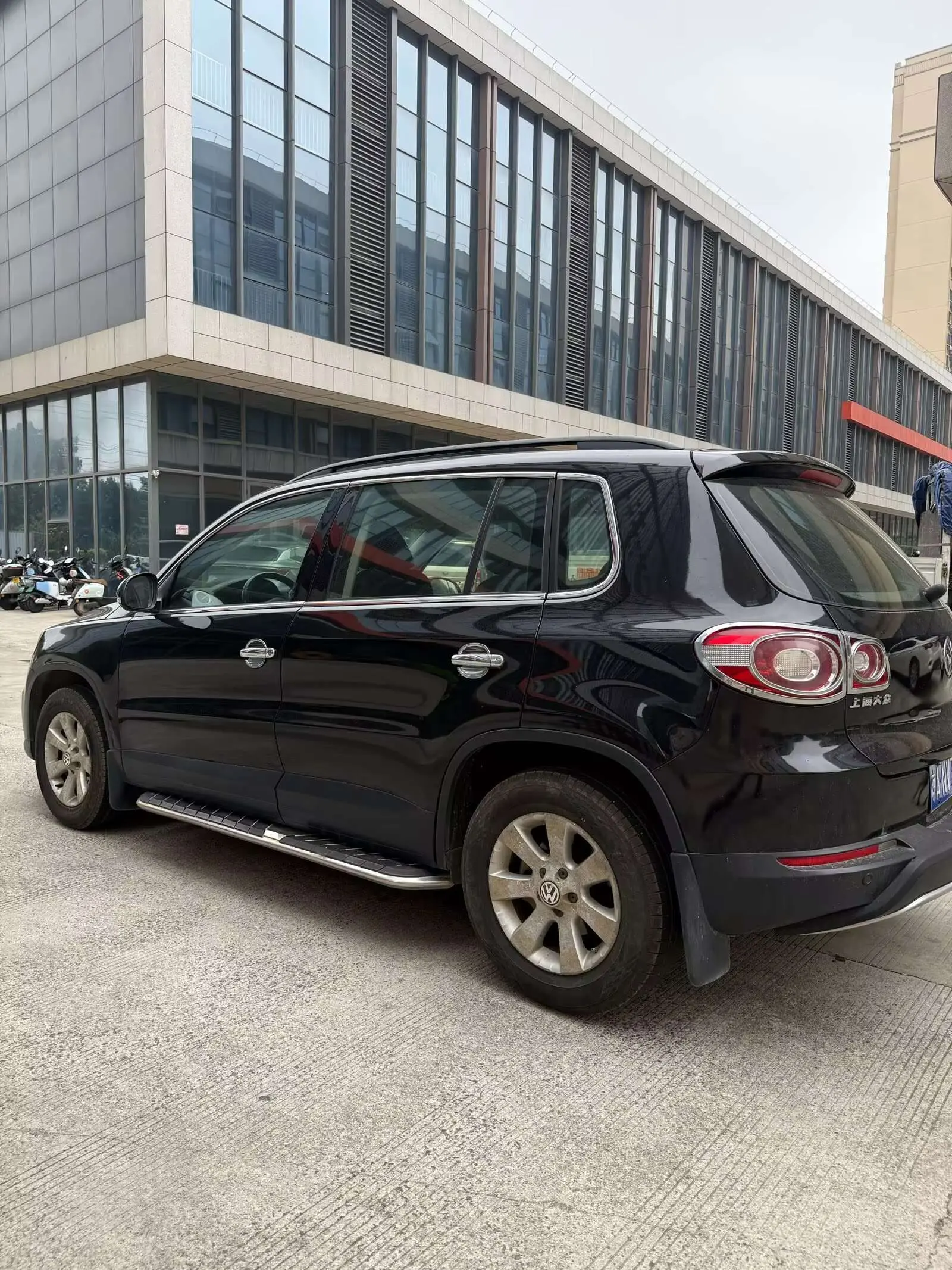 Volkswagen Tiguan (Tharu)
