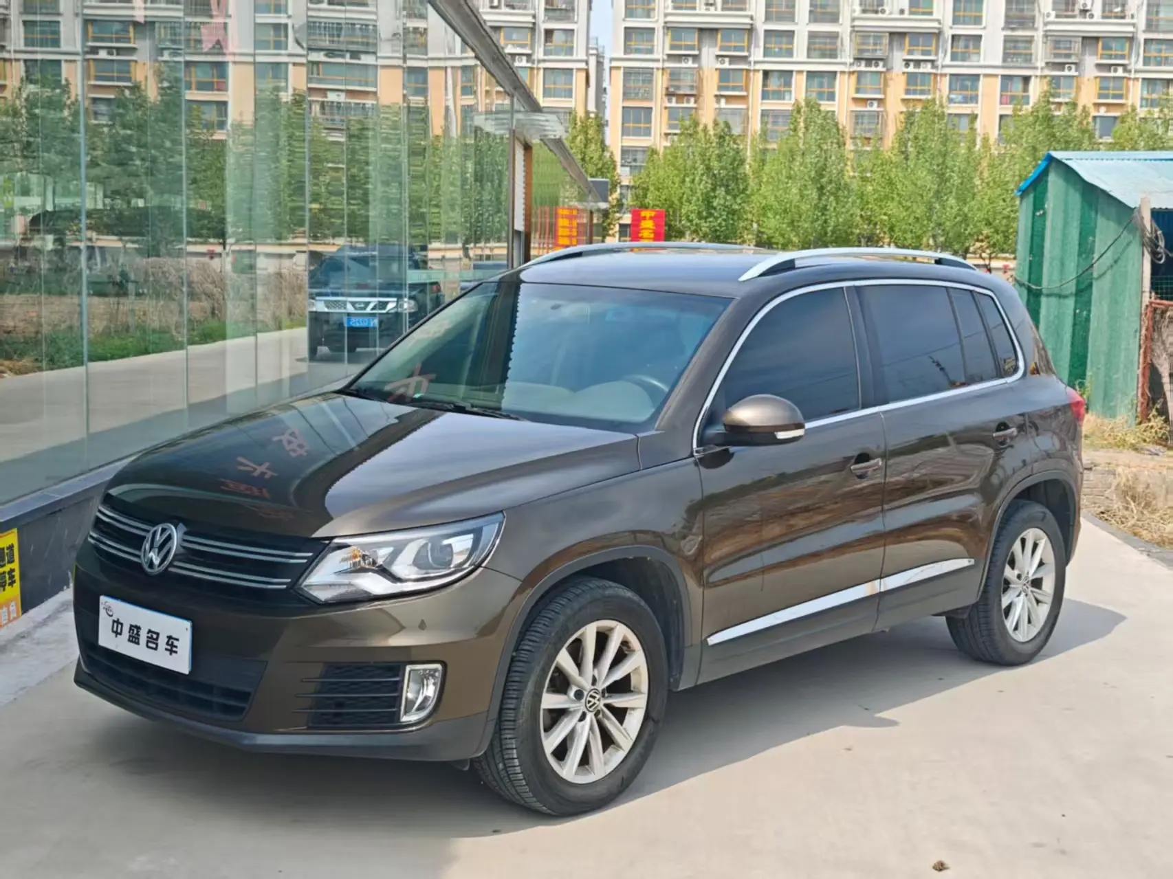 Volkswagen Tiguan (Tharu)