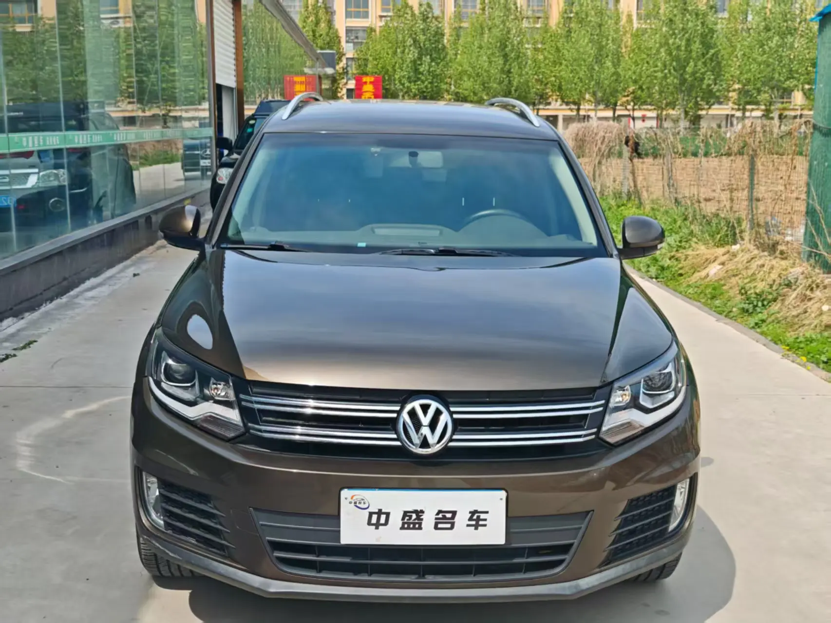 Volkswagen Tiguan (Tharu)