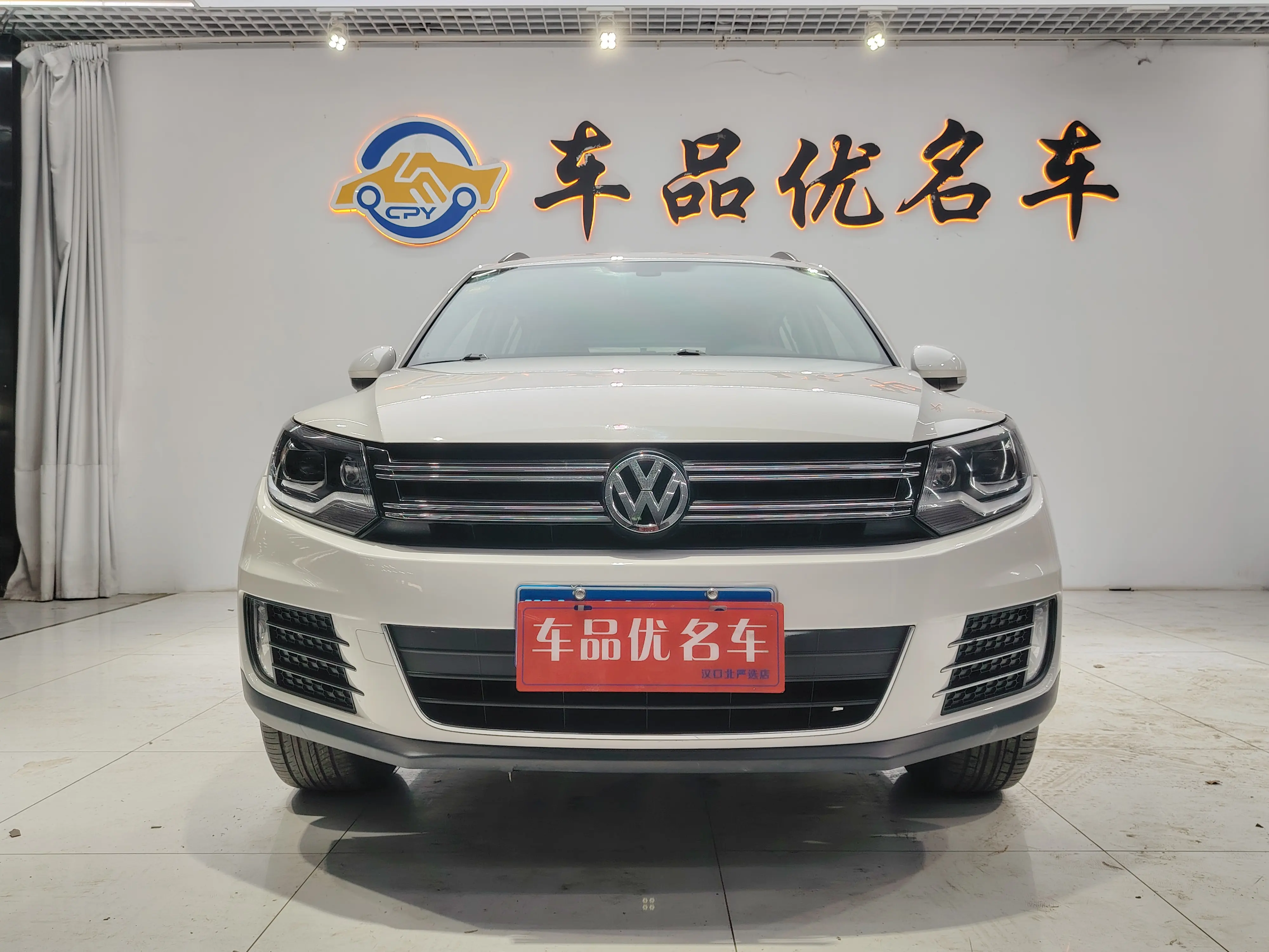 Volkswagen Tiguan (Tharu)